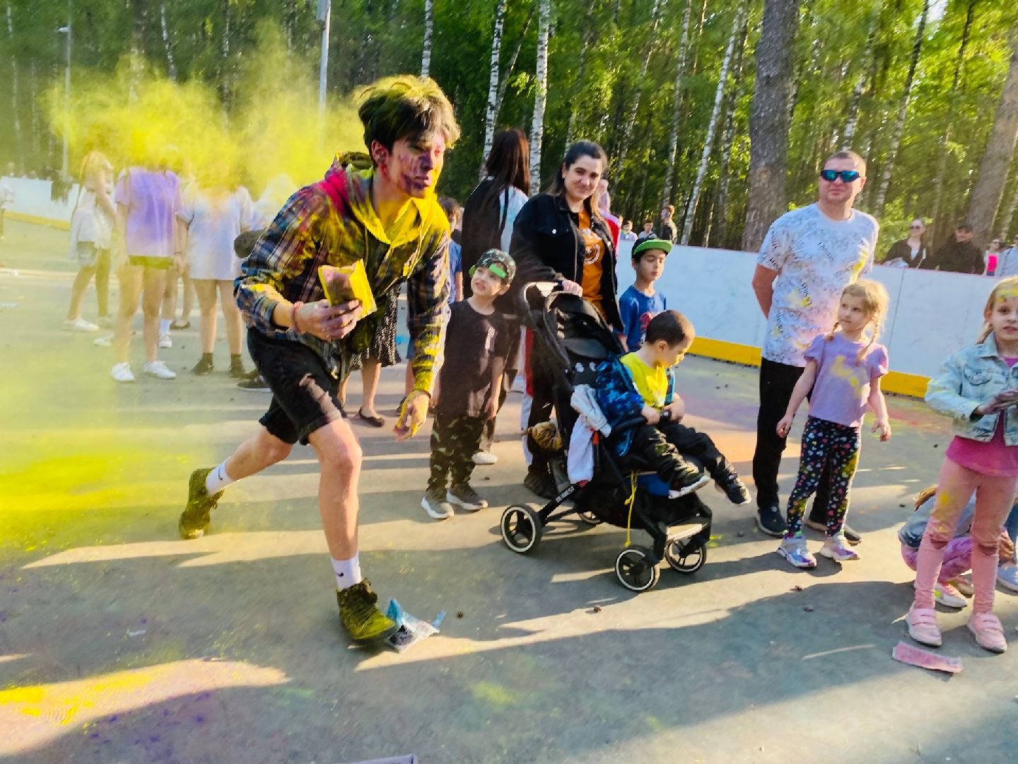 Домодедово, парк Елочки, Холли, фестиваль красок