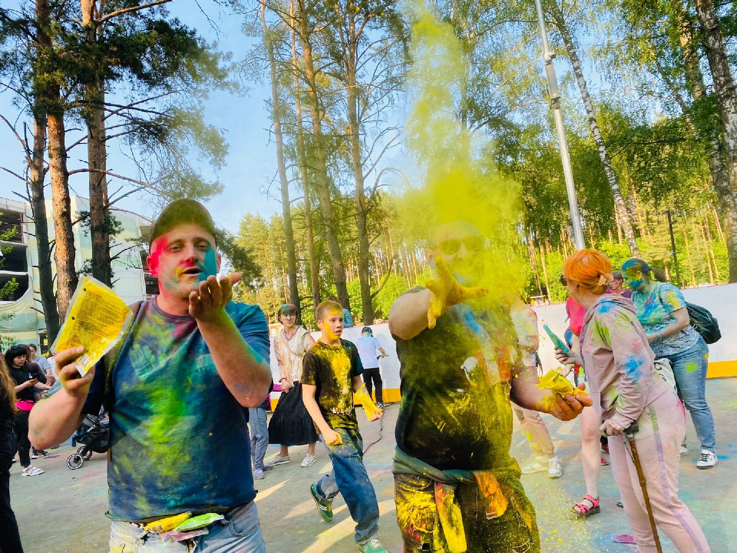 Домодедово, парк Елочки, Холли, фестиваль красок