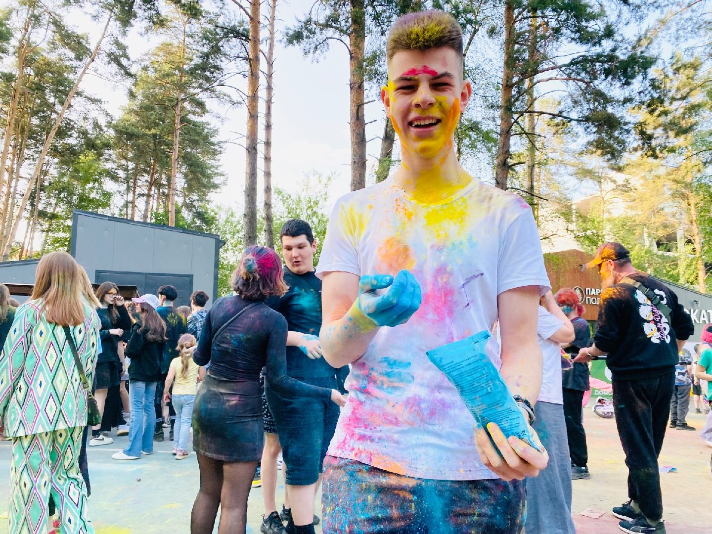 Домодедово, парк Елочки, Холли, фестиваль красок