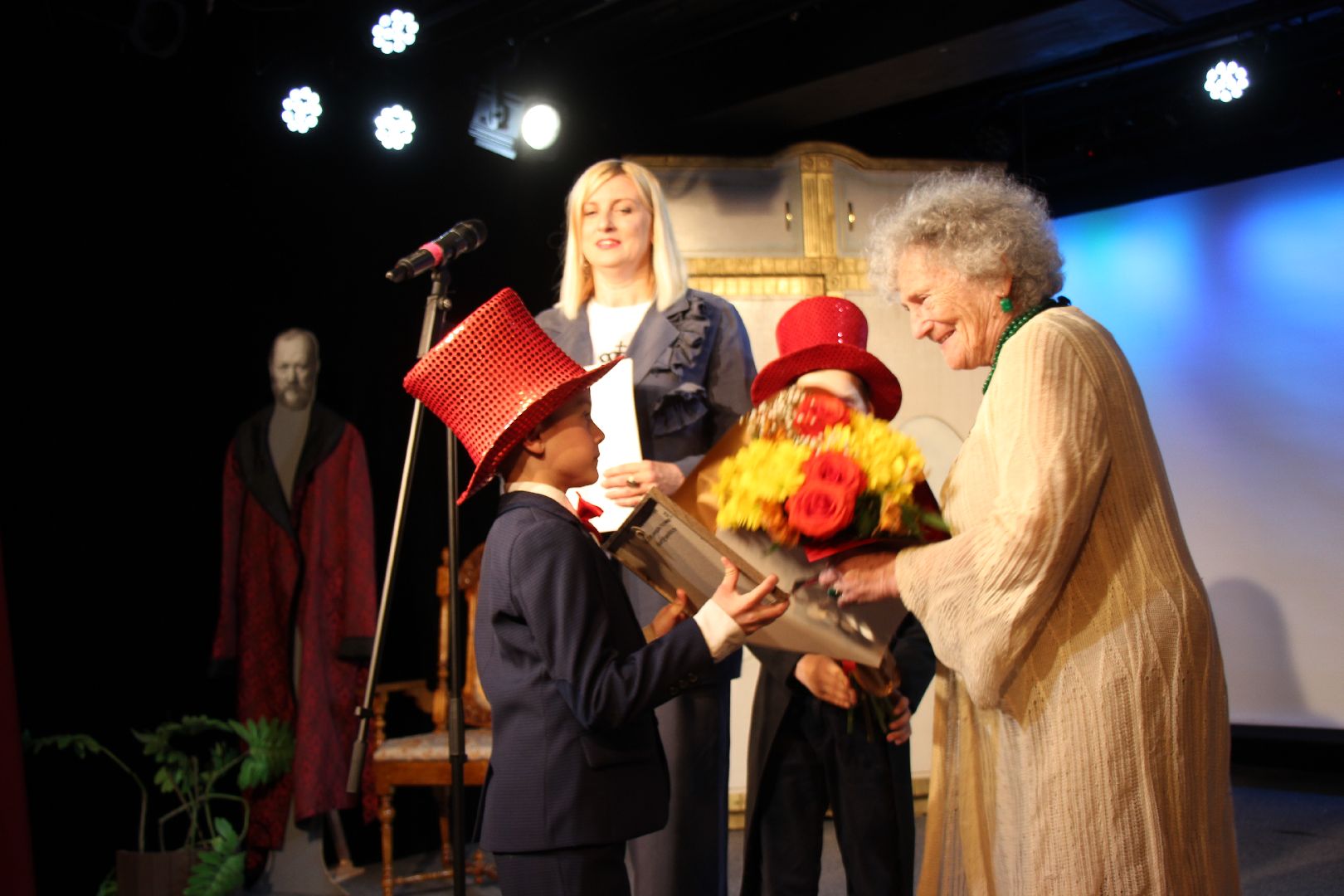 Лобня, культура, театр