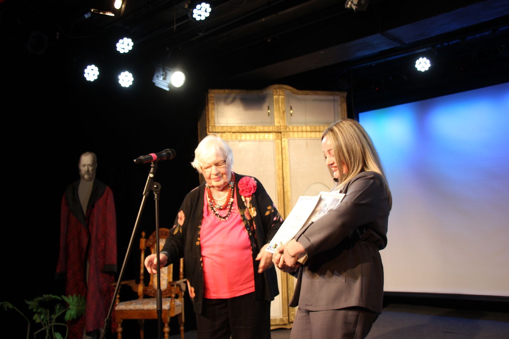 Лобня, культура, театр