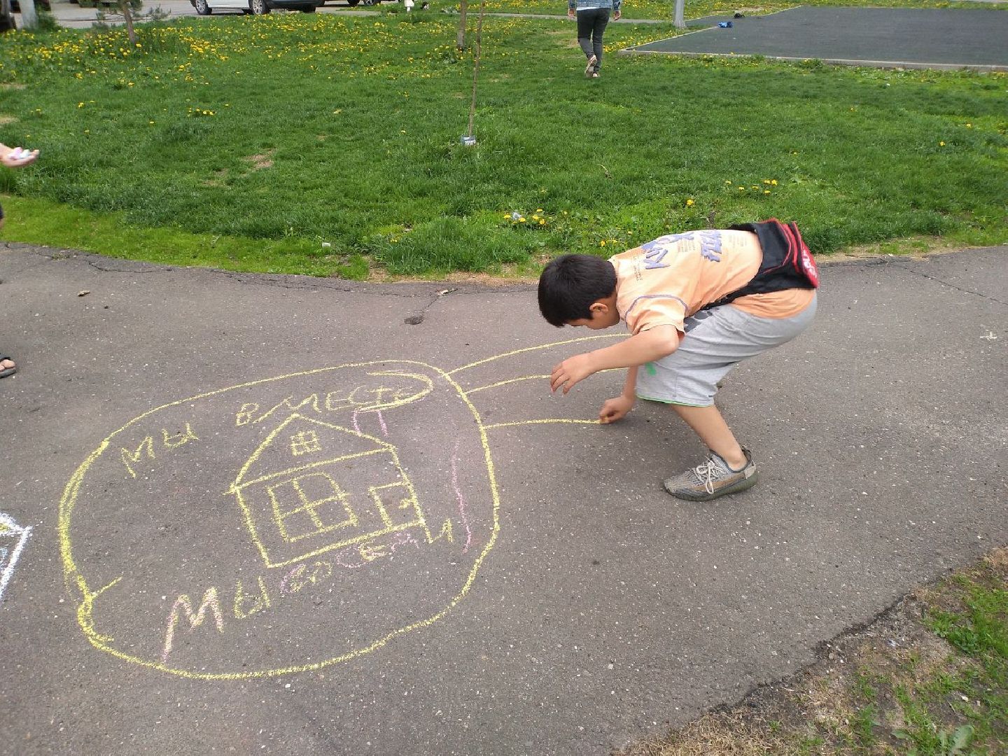 праздник, День соседей, управляющая компания, посадили саженцы, яблоня, Лосино-Петровский