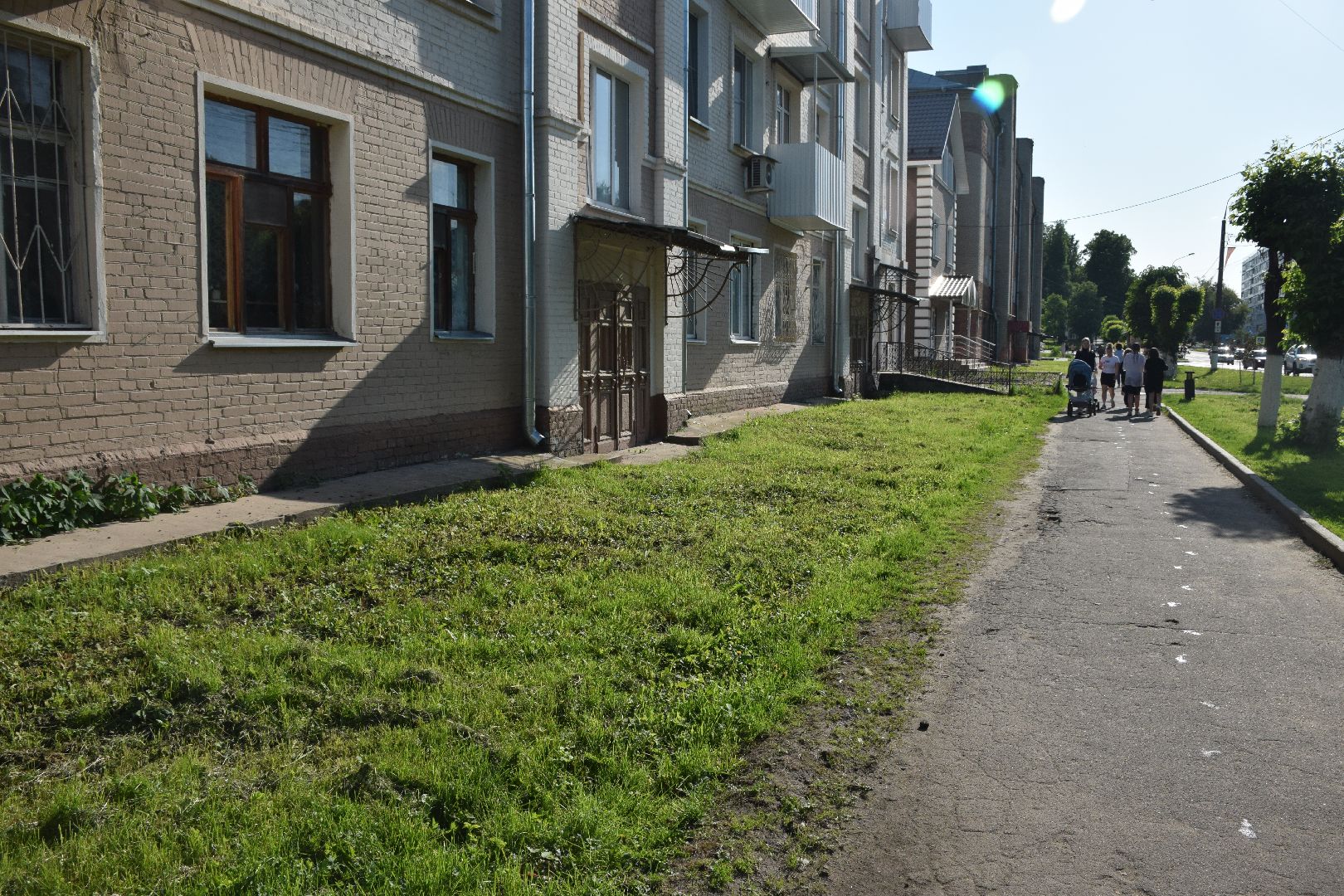 Павловский Посад, городской округ Павловский Посад, покос травы, клумба, благоустройство