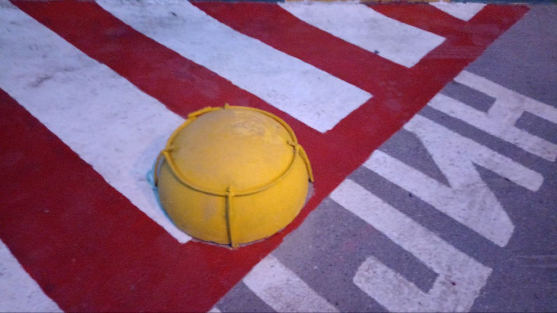 Балашиха, микрорайон Гагарина, ограничительные столбики, полусферы, парковка, автомобилисты, пожарная машина, скорая помощь, детская площадка