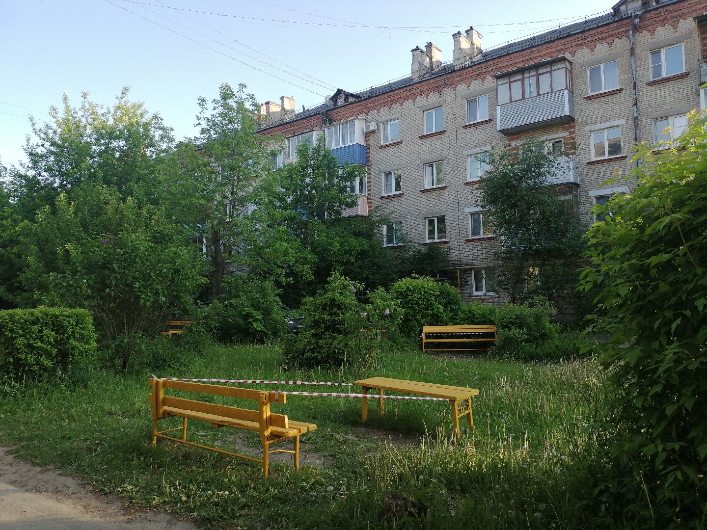 серпухов, двор, лавочки, скамейки, благоустройство, люки,