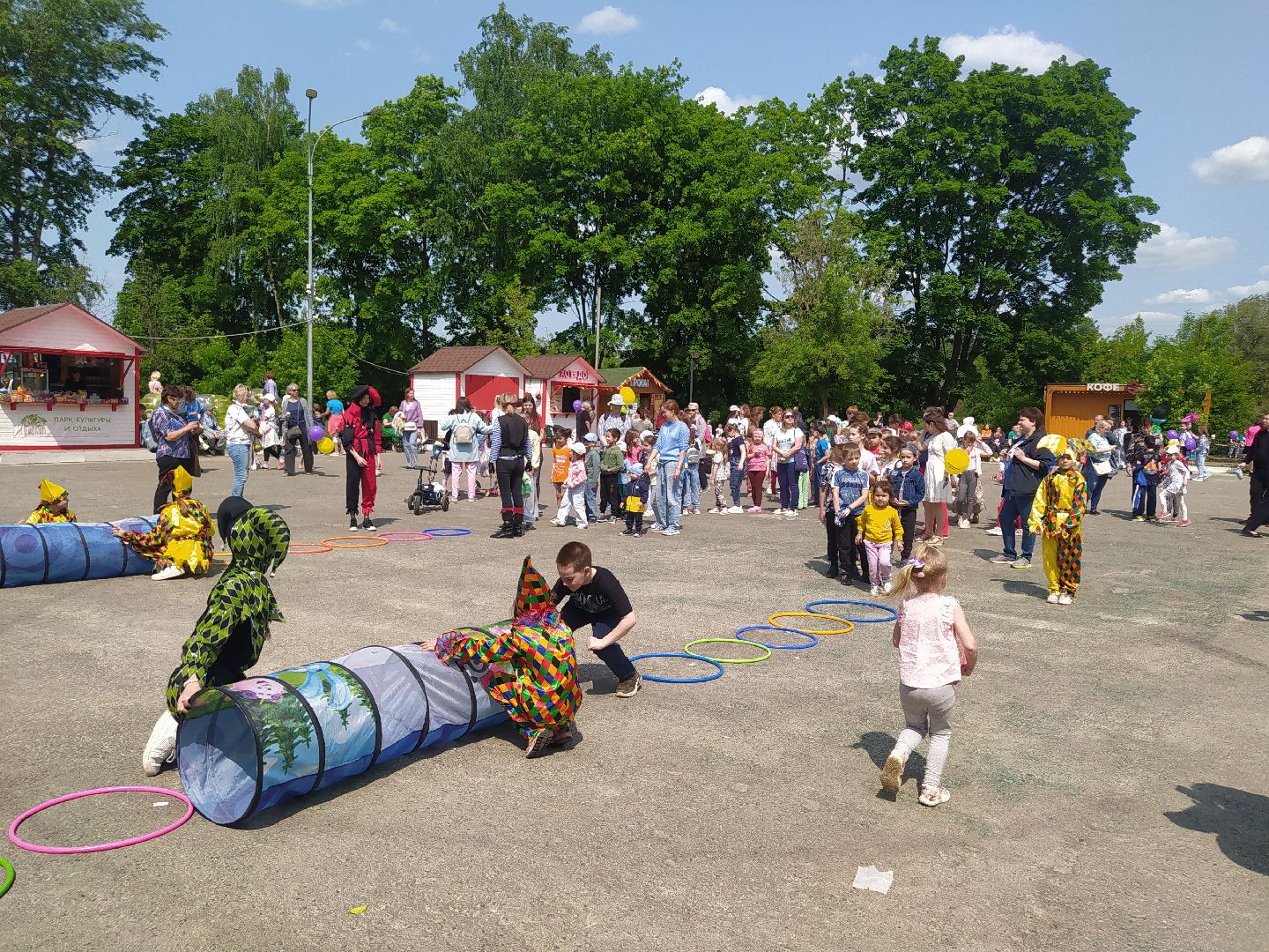 День защиты детей, праздник, парк, мороженное, игры