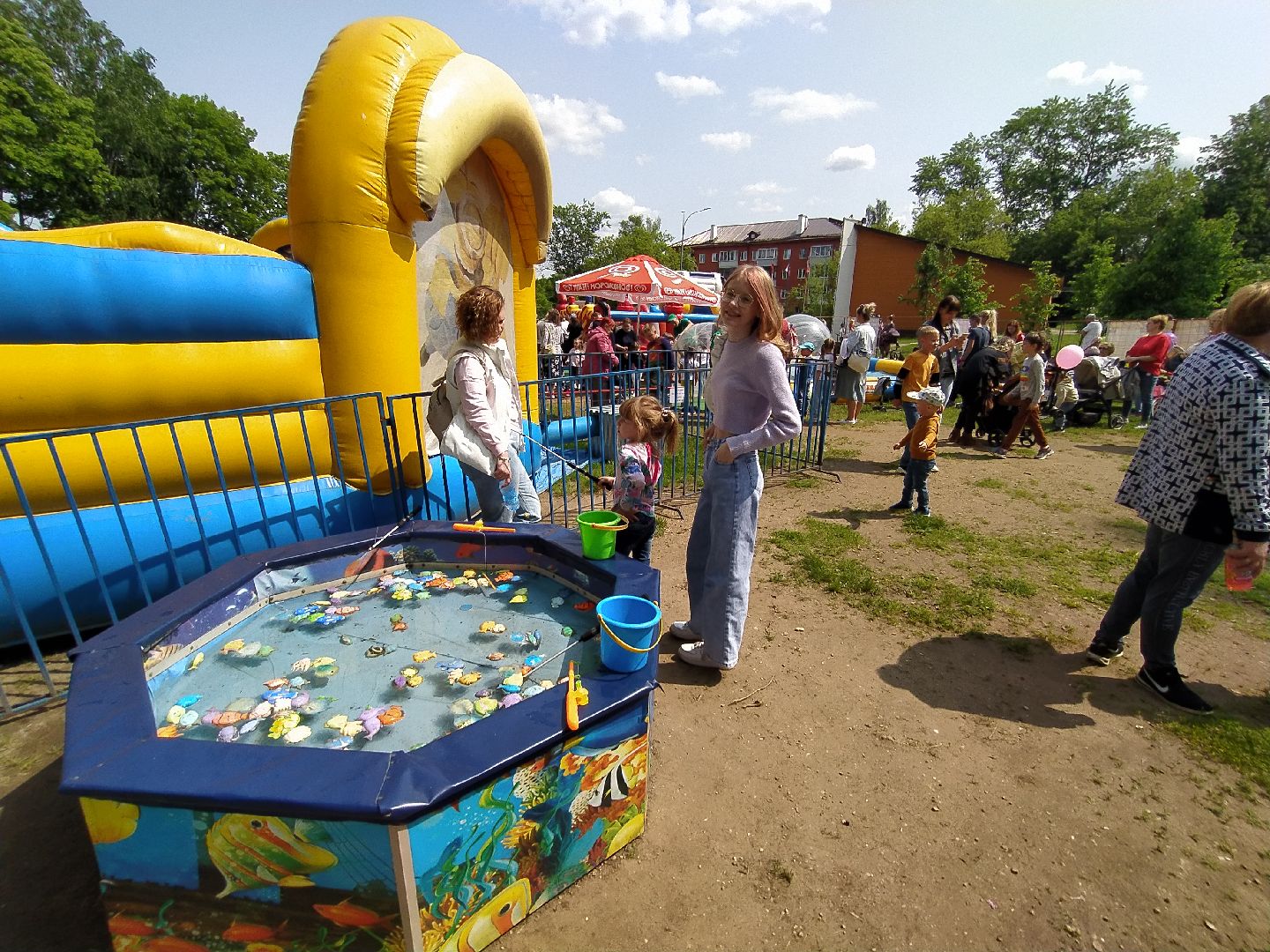 День защиты детей, праздник, парк, мороженное, игры