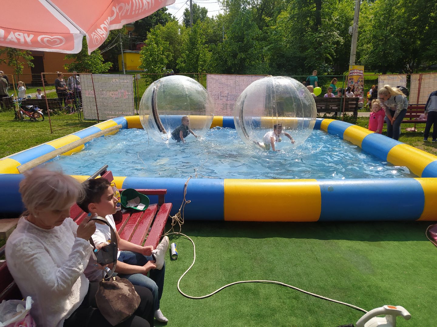 День защиты детей, праздник, парк, мороженное, игры