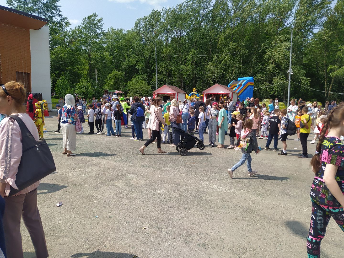 День защиты детей, праздник, парк, мороженное, игры