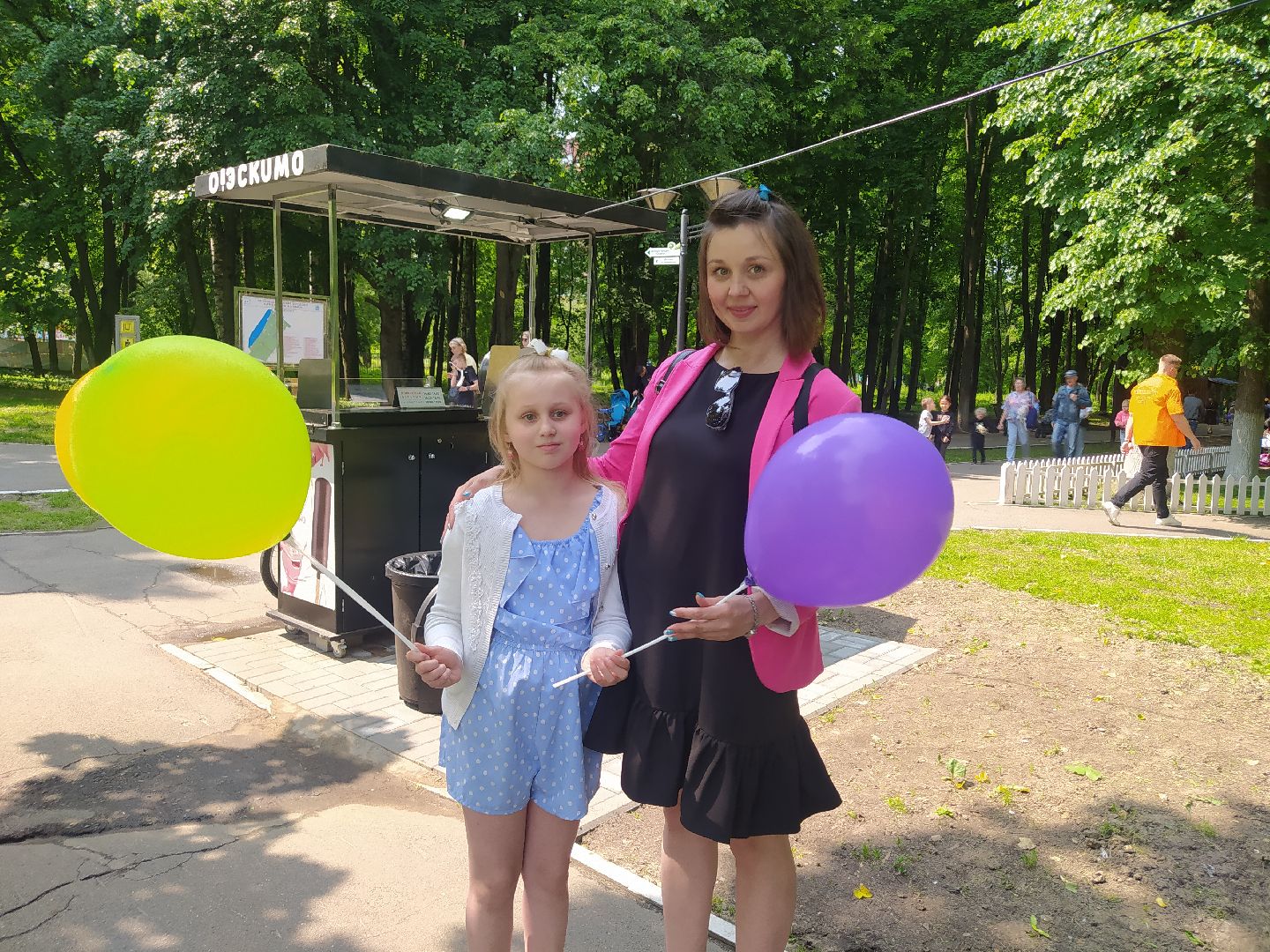 День защиты детей, праздник, парк, мороженное, игры