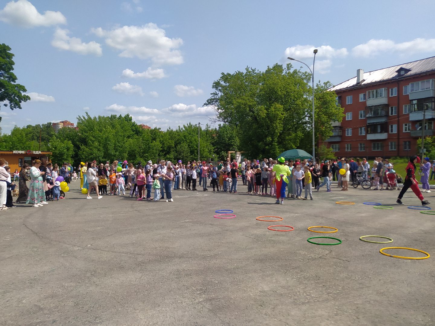 День защиты детей, праздник, парк, мороженное, игры