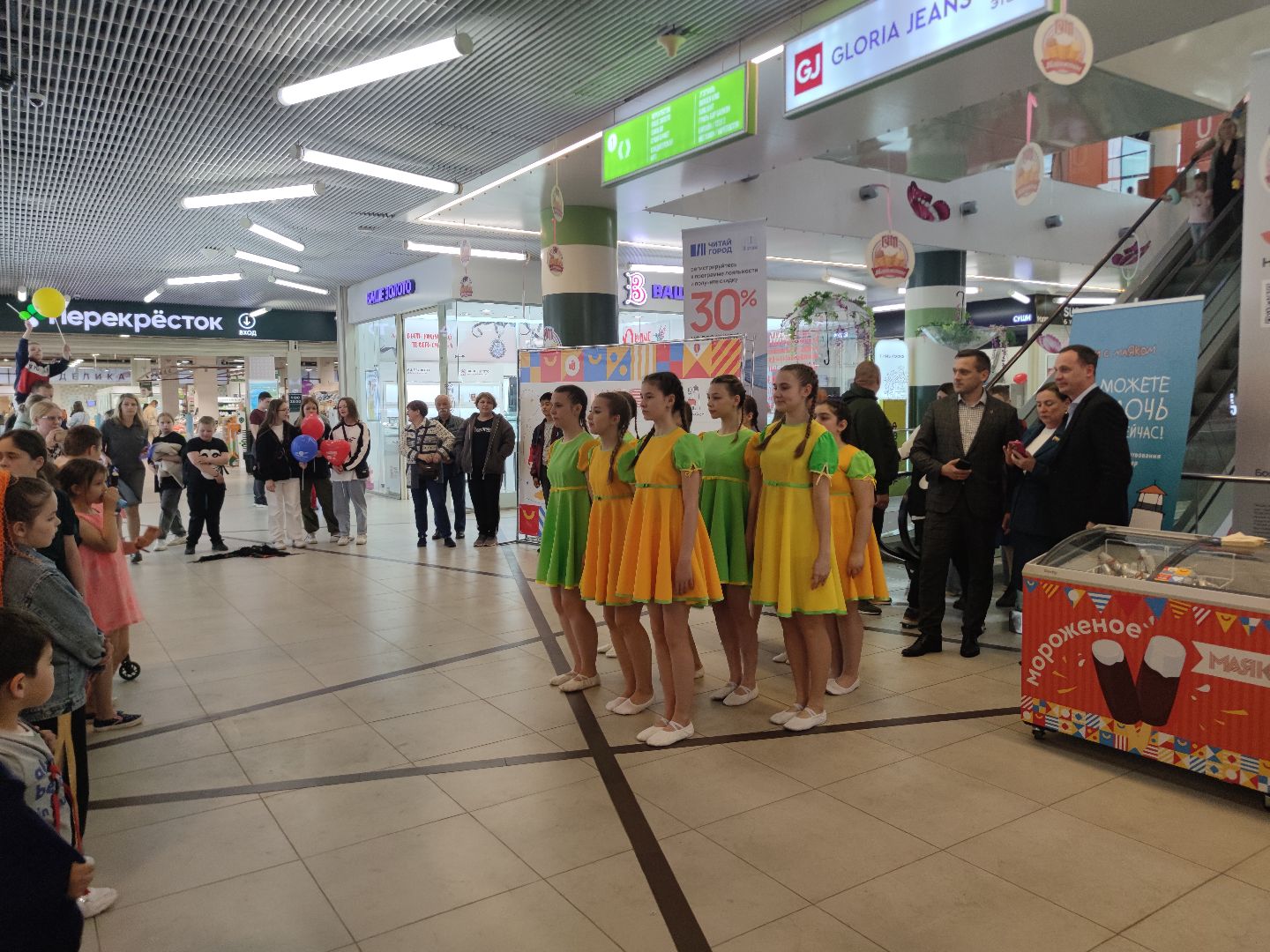 Мороженое, депутаты, благотворительная акция, Дубна