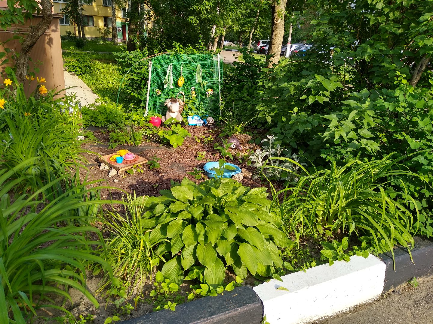 Раменское, благоустройство, палисадник, цветущий пень