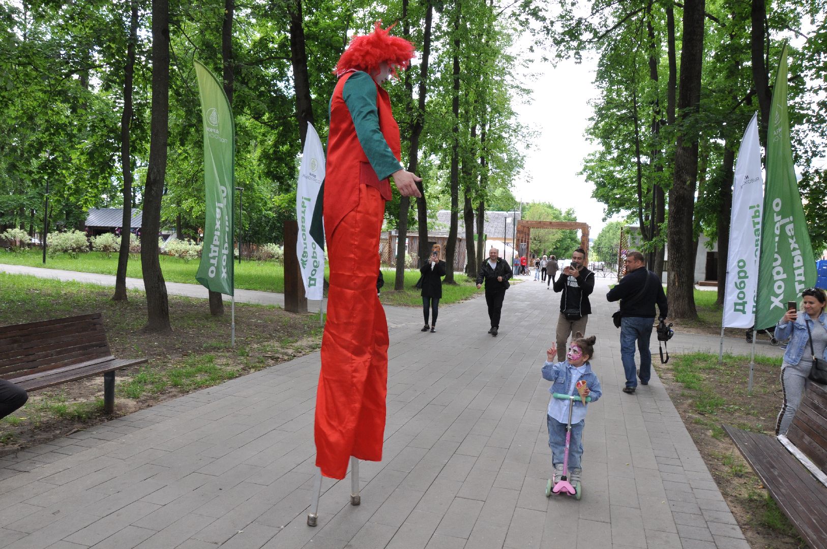 парк, клоуны, ростовые куклы, ходули, фестиваль, серпухов, мороженое,