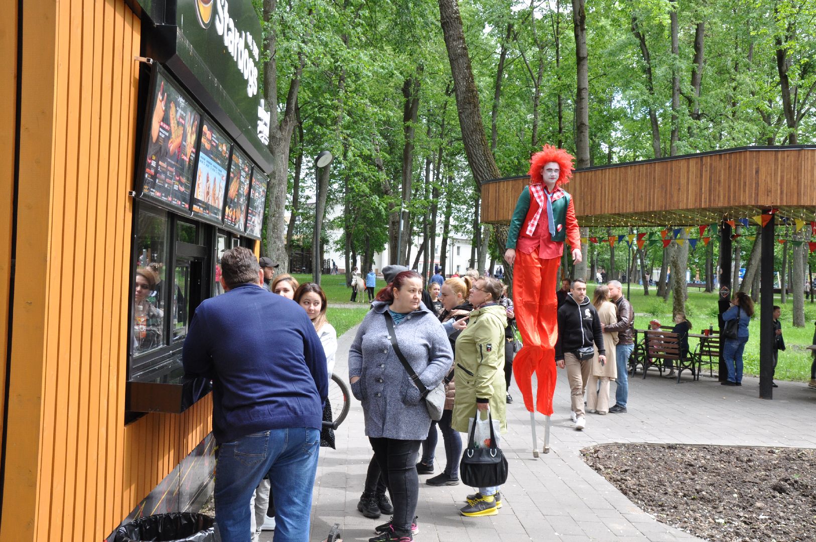 парк, клоуны, ростовые куклы, ходули, фестиваль, серпухов, мороженое,