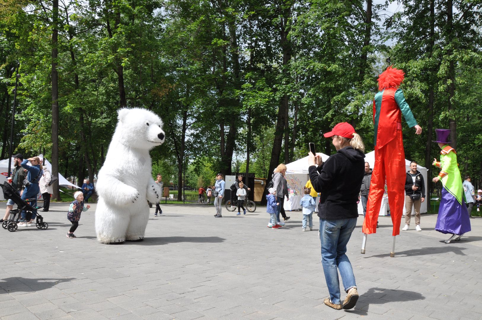 парк, клоуны, ростовые куклы, ходули, фестиваль, серпухов, мороженое,