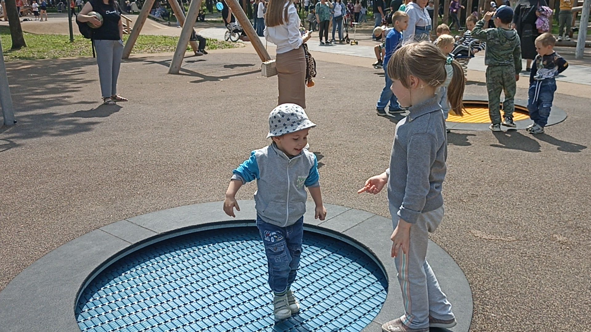 Серпухов, Подмосковье, дети, парк, лето, батуты