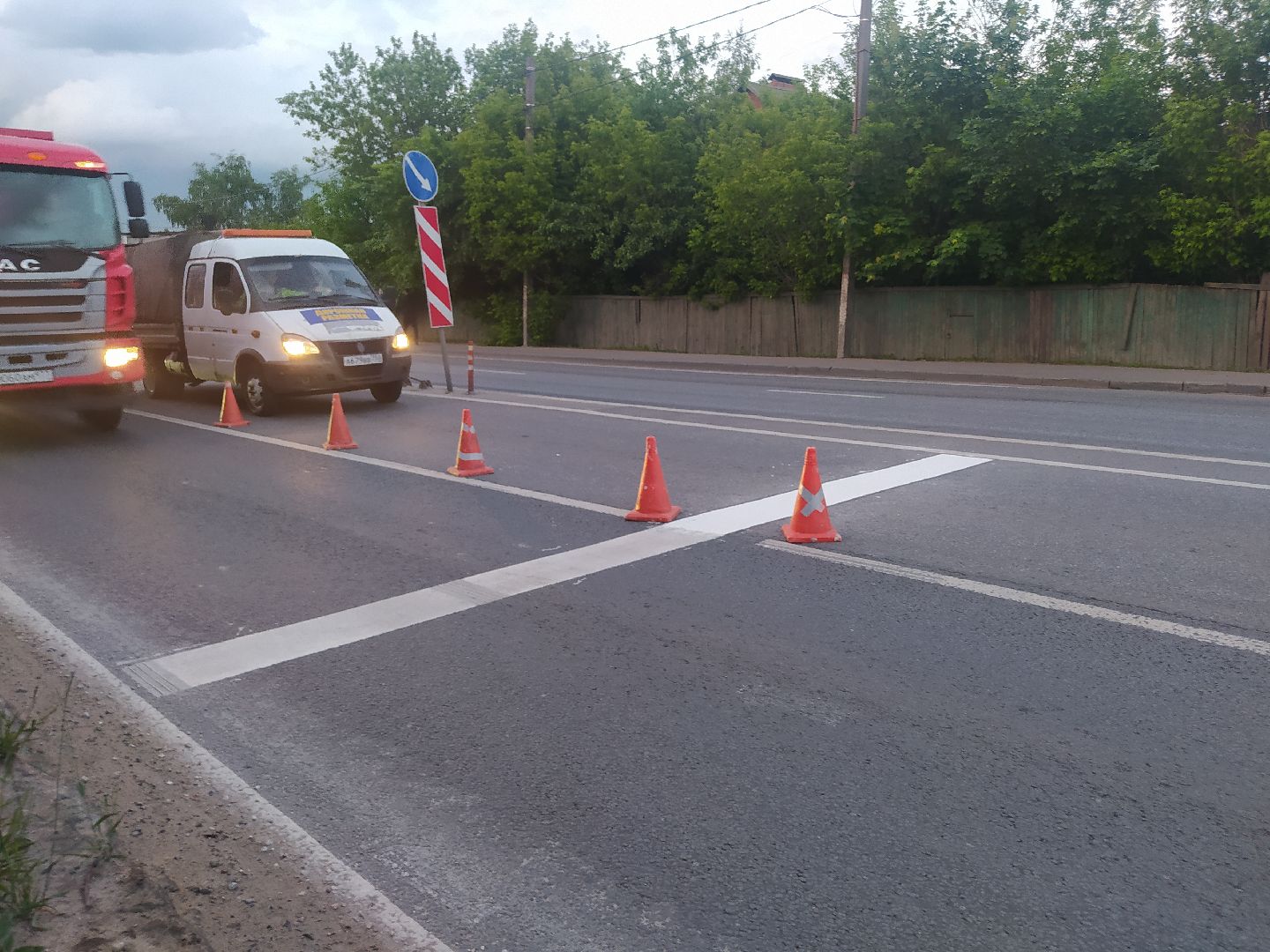 Дорога, разметка, остановка, инфраструктура