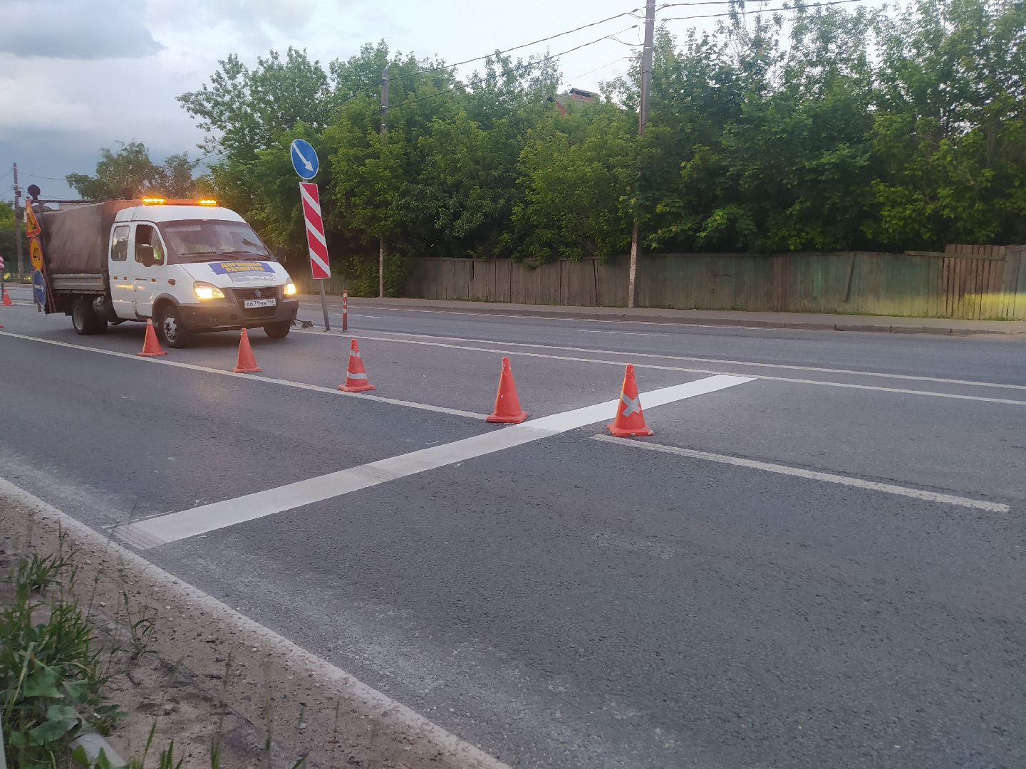 Дорога, разметка, остановка, инфраструктура