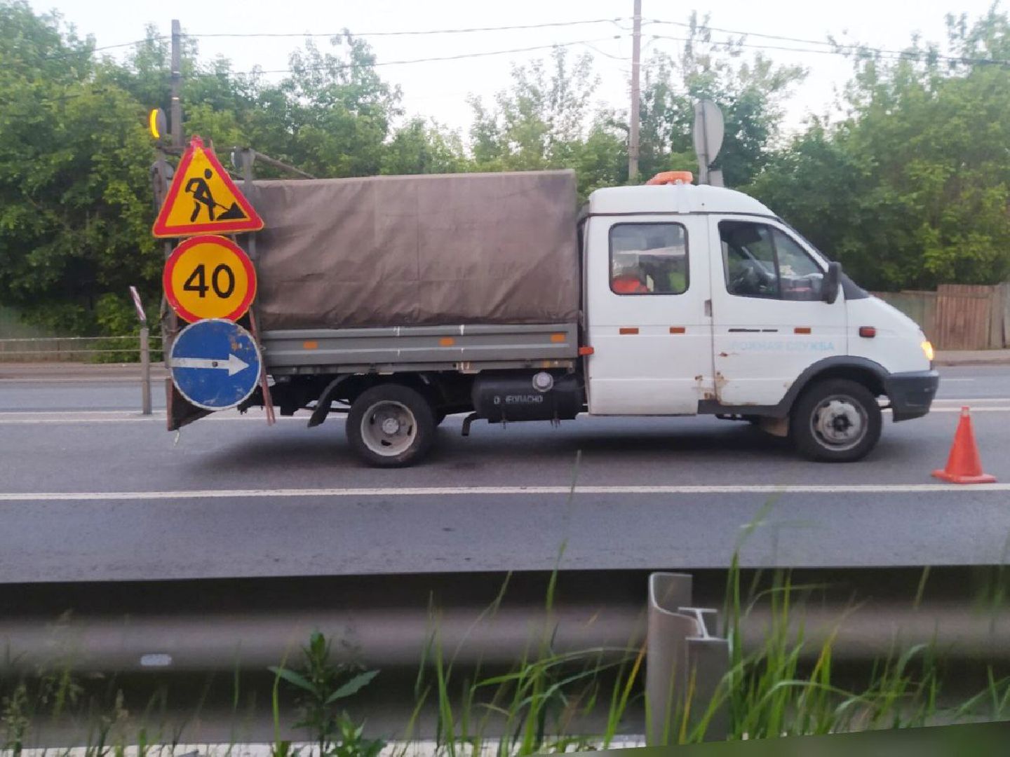 Дорога, разметка, остановка, инфраструктура