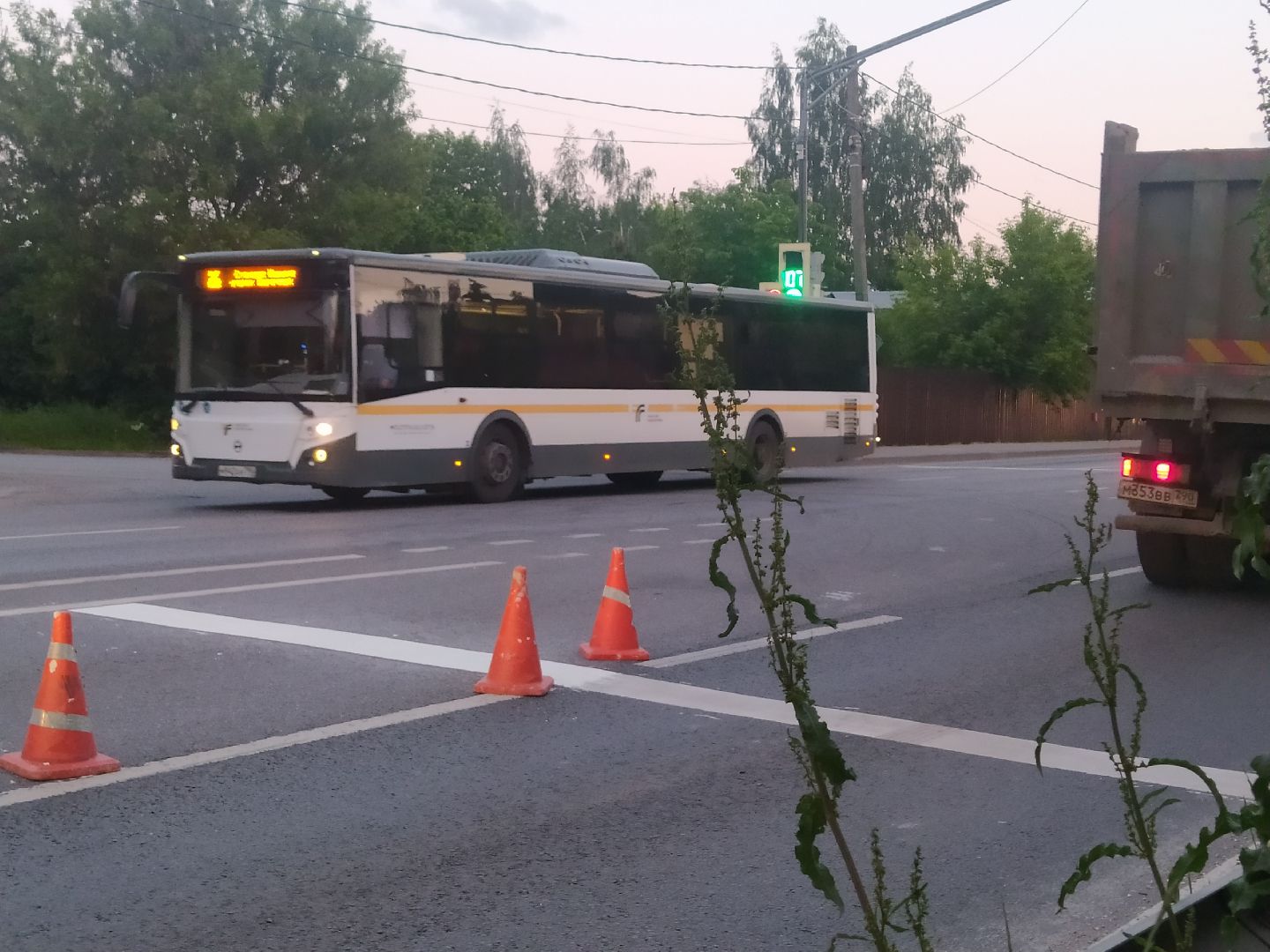 Дорога, разметка, остановка, инфраструктура