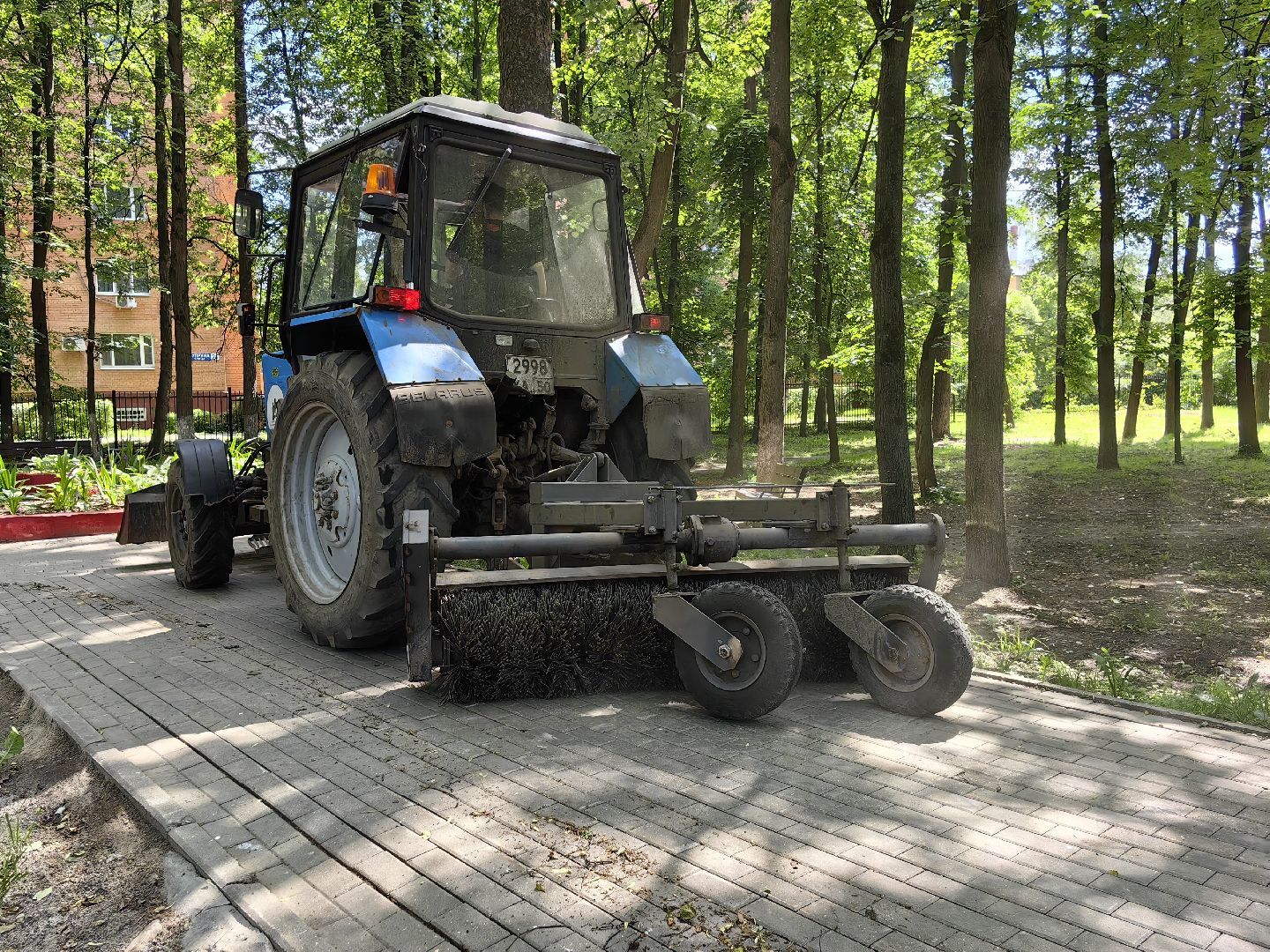 Аллея, уборка, техника, щётка