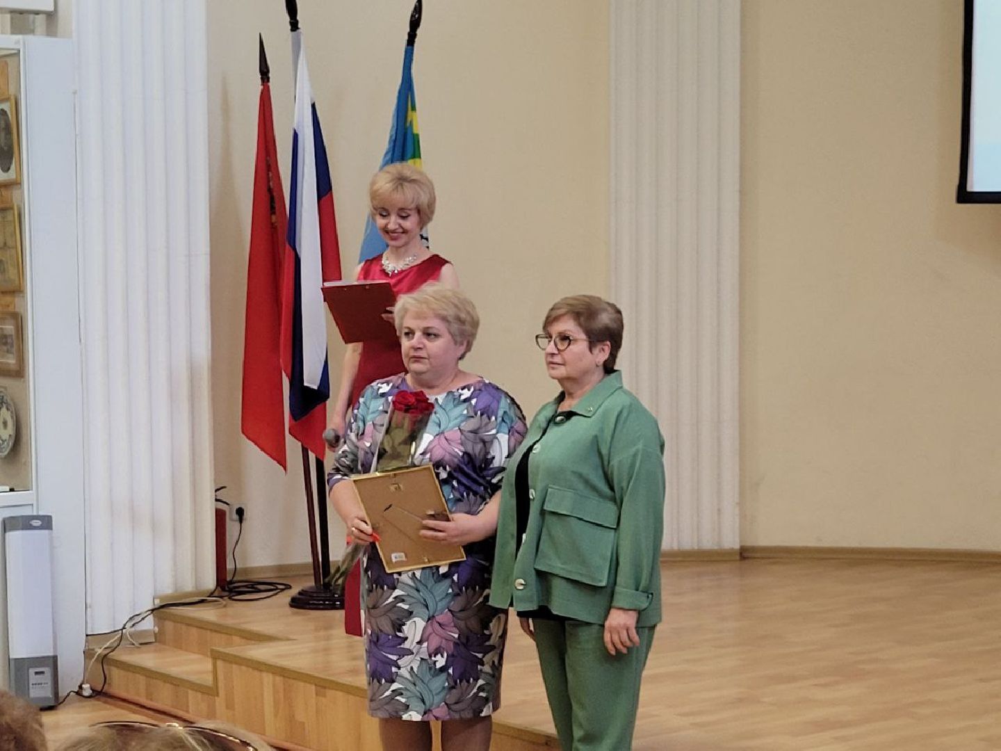 социальная служба; праздник; помощь; видное