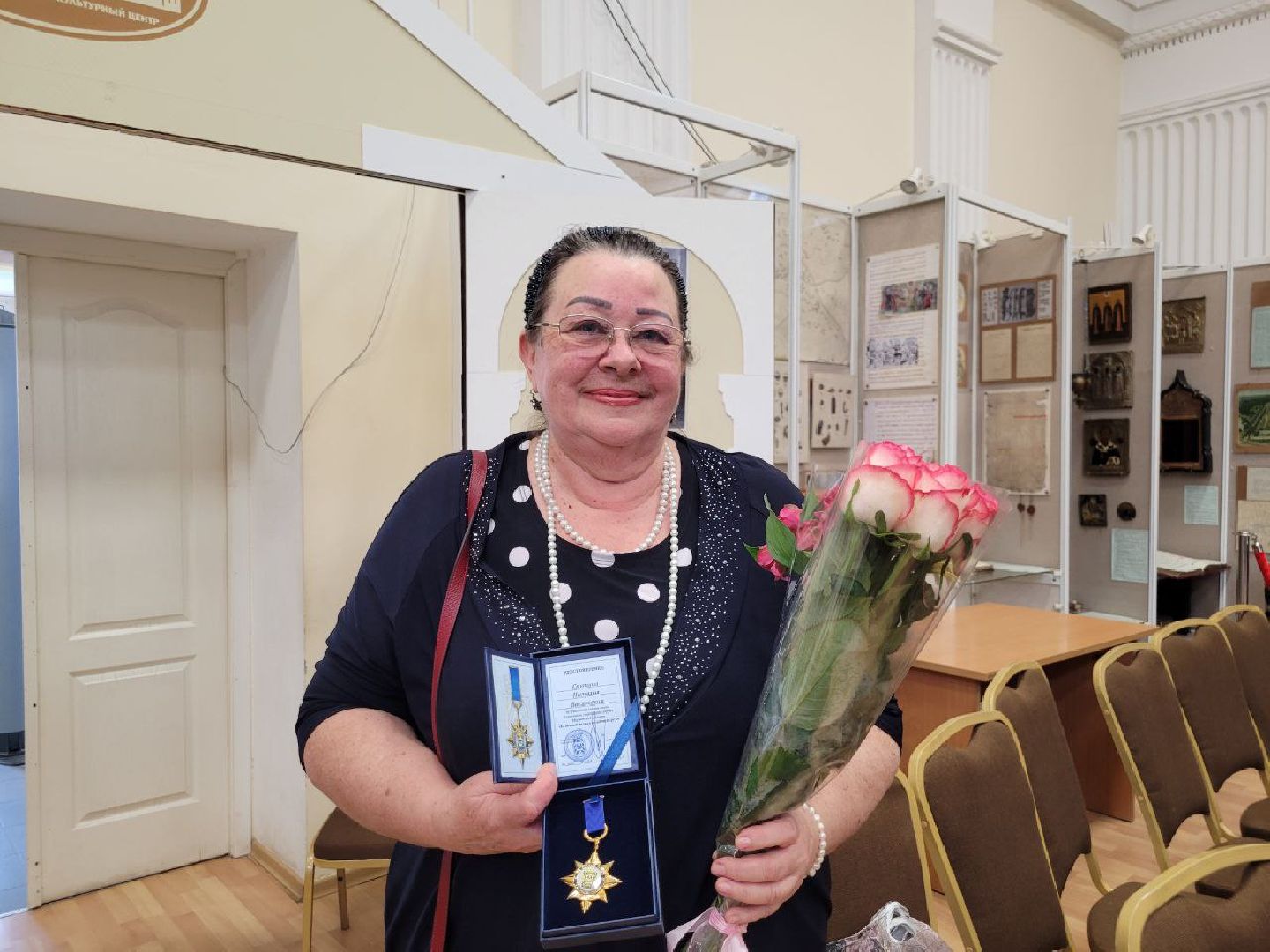 социальная служба; праздник; помощь; видное