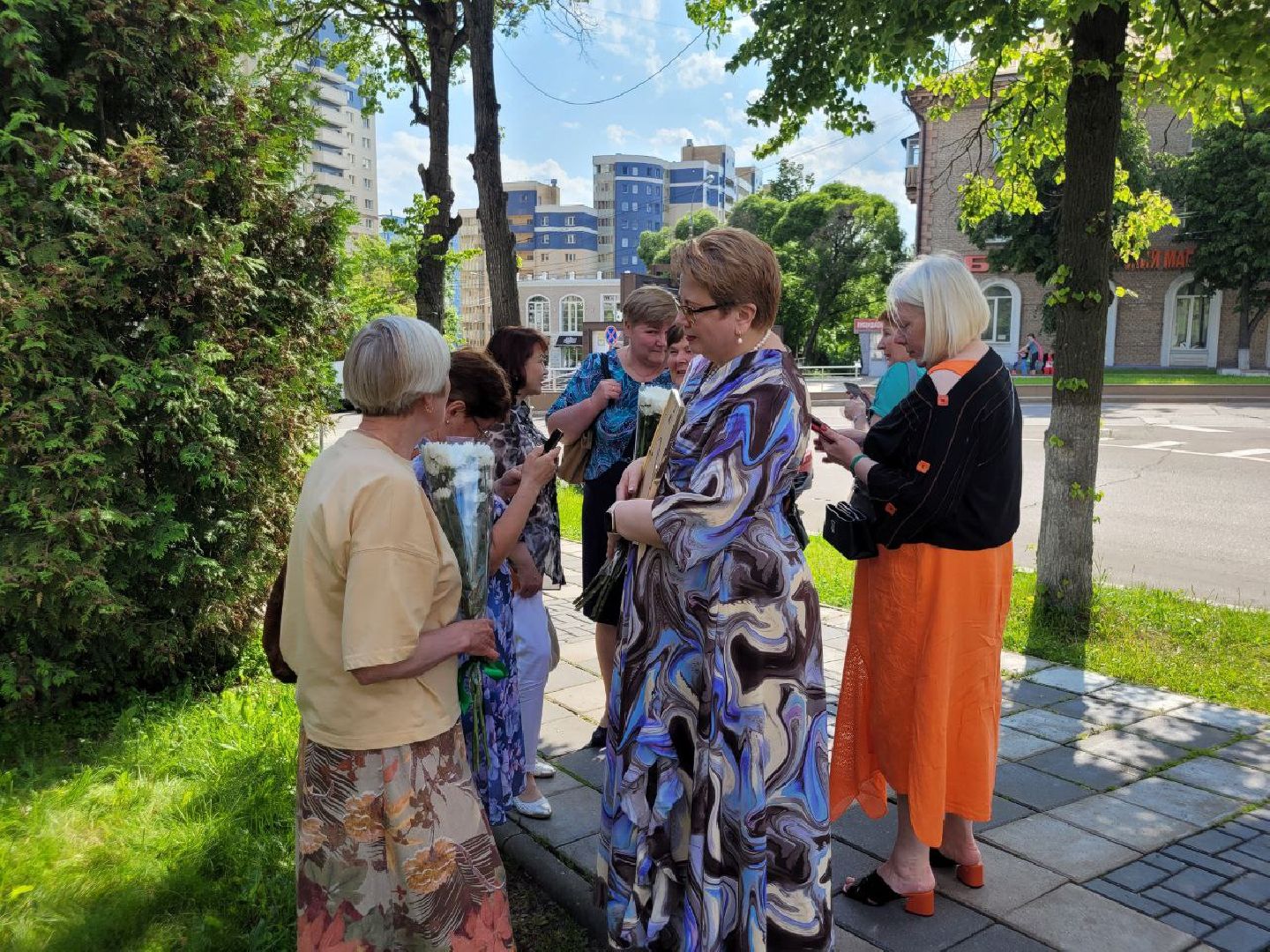 социальная служба; праздник; помощь; видное