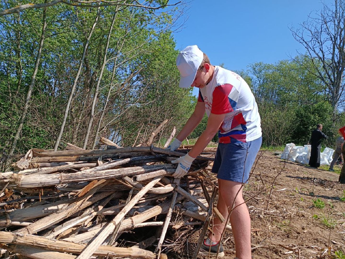 Можайск, Можайский городской округ, Подмосковье, акция, вода России, экология, уборка территории, жители, волонтёры, юнармия, экологический марафон