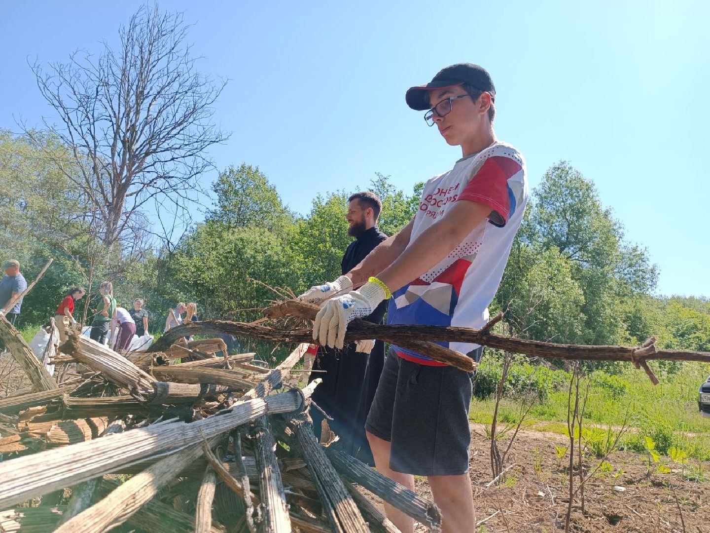 Можайск, Можайский городской округ, Подмосковье, акция, вода России, экология, уборка территории, жители, волонтёры, юнармия, экологический марафон