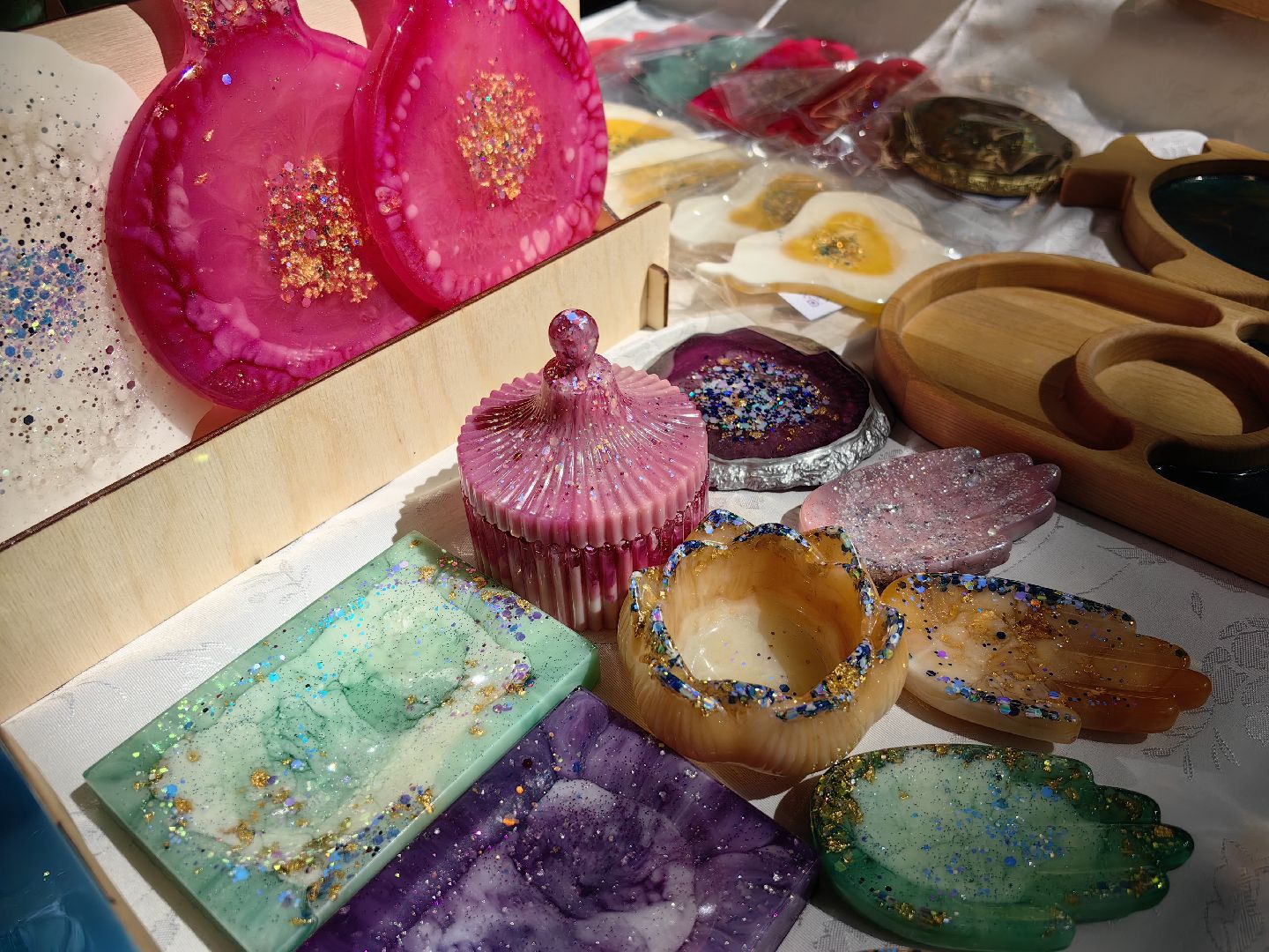 Изделия, эпоксидная смола, игрушки, часы, ярмарка, предприниматель