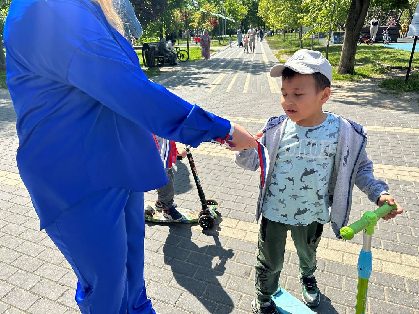 Реутов, День России, праздник, триколор, ленточки, губернатор Андрей Воробьёв