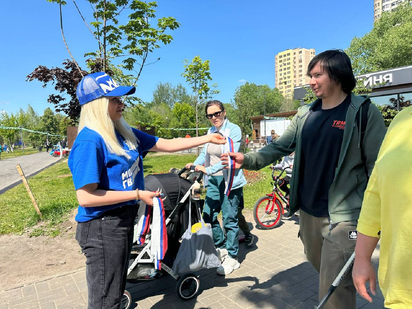 Реутов, День России, праздник, триколор, ленточки, губернатор Андрей Воробьёв