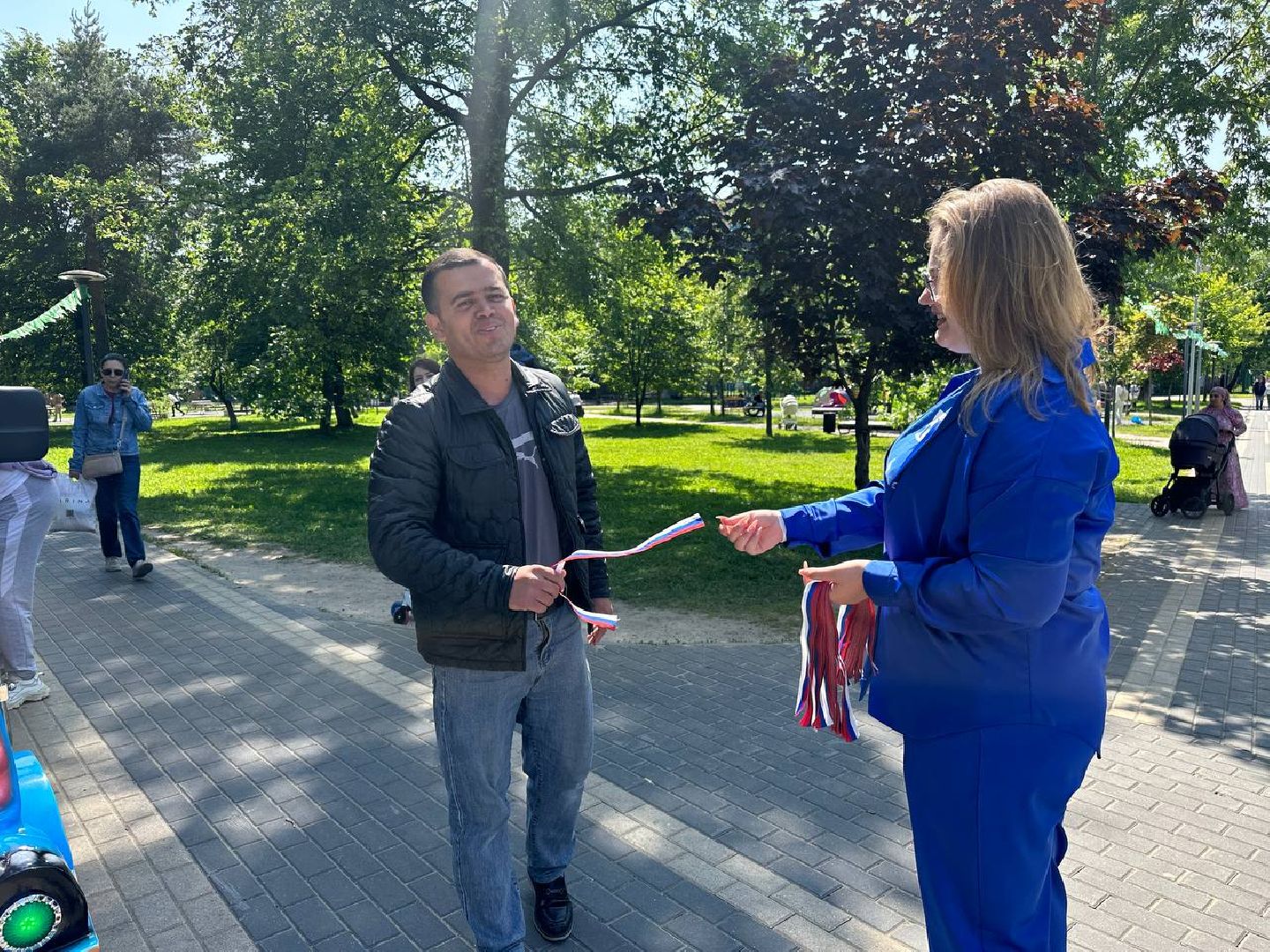 Реутов, День России, праздник, триколор, ленточки, губернатор Андрей Воробьёв