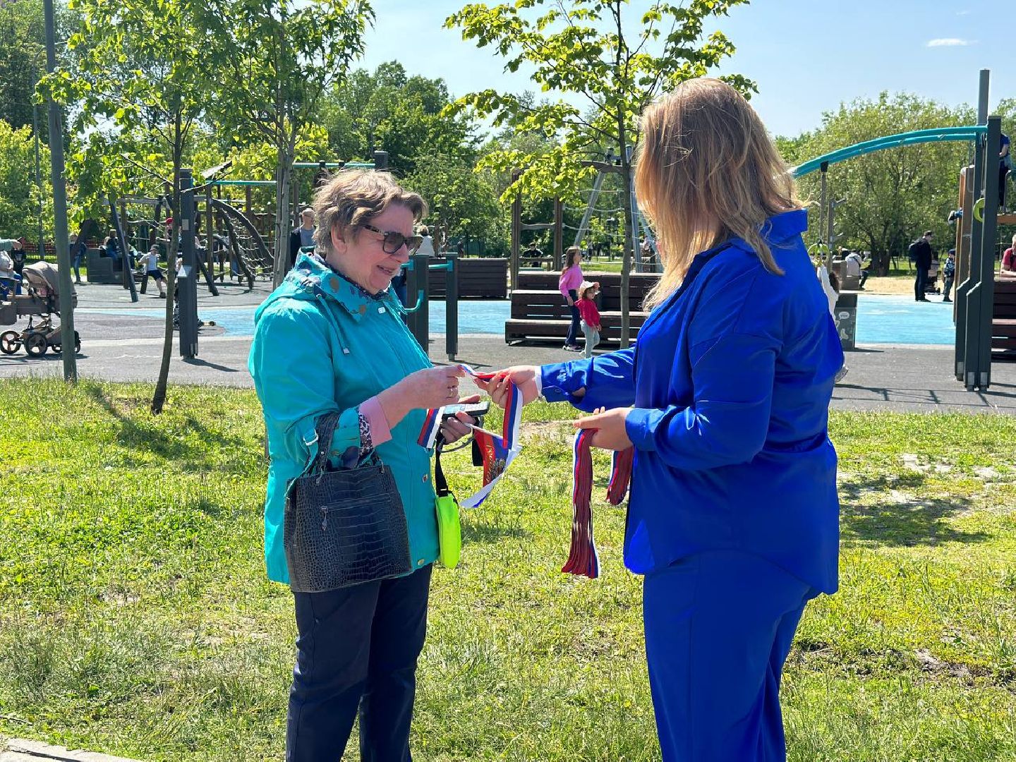 Реутов, День России, праздник, триколор, ленточки, губернатор Андрей Воробьёв