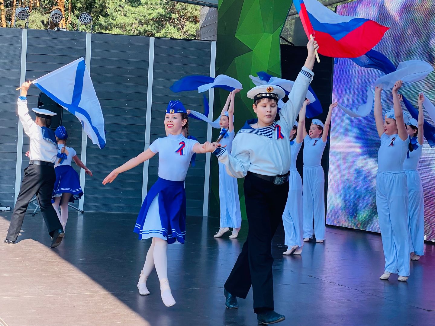 Домодедово, шествие с флагом, День России, флаг России