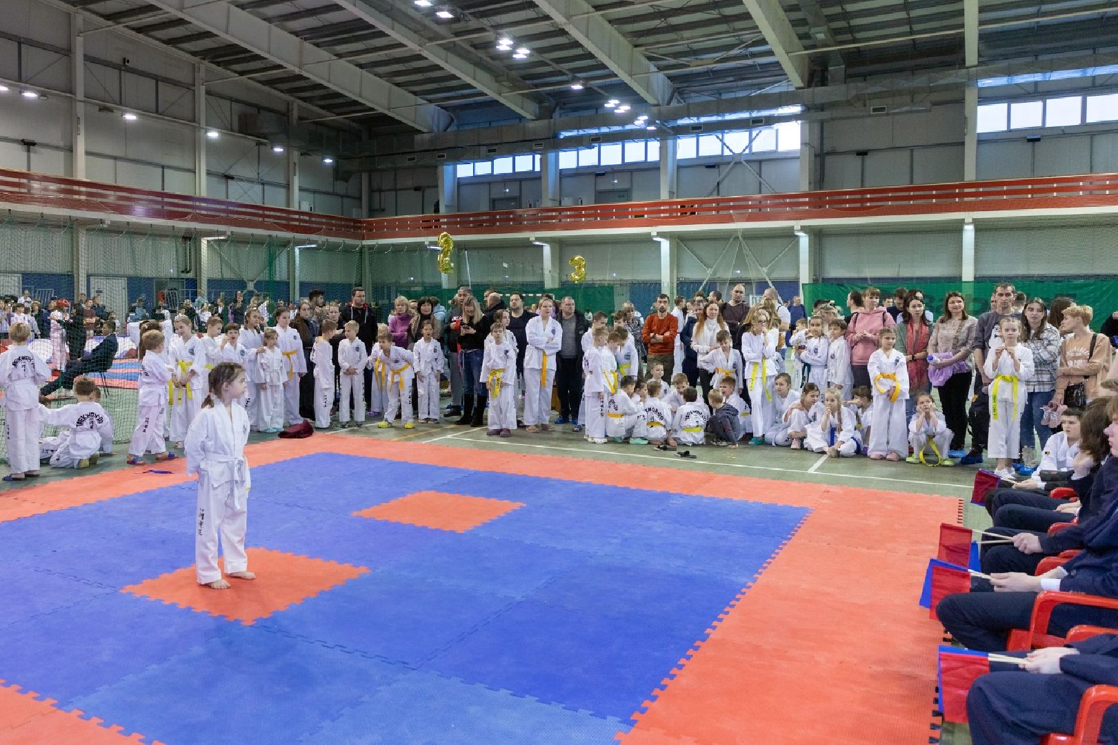 Балашиха, Подмосковье, гуманитарная помощь, эвакуированные жители Белгородской области, спортклубы