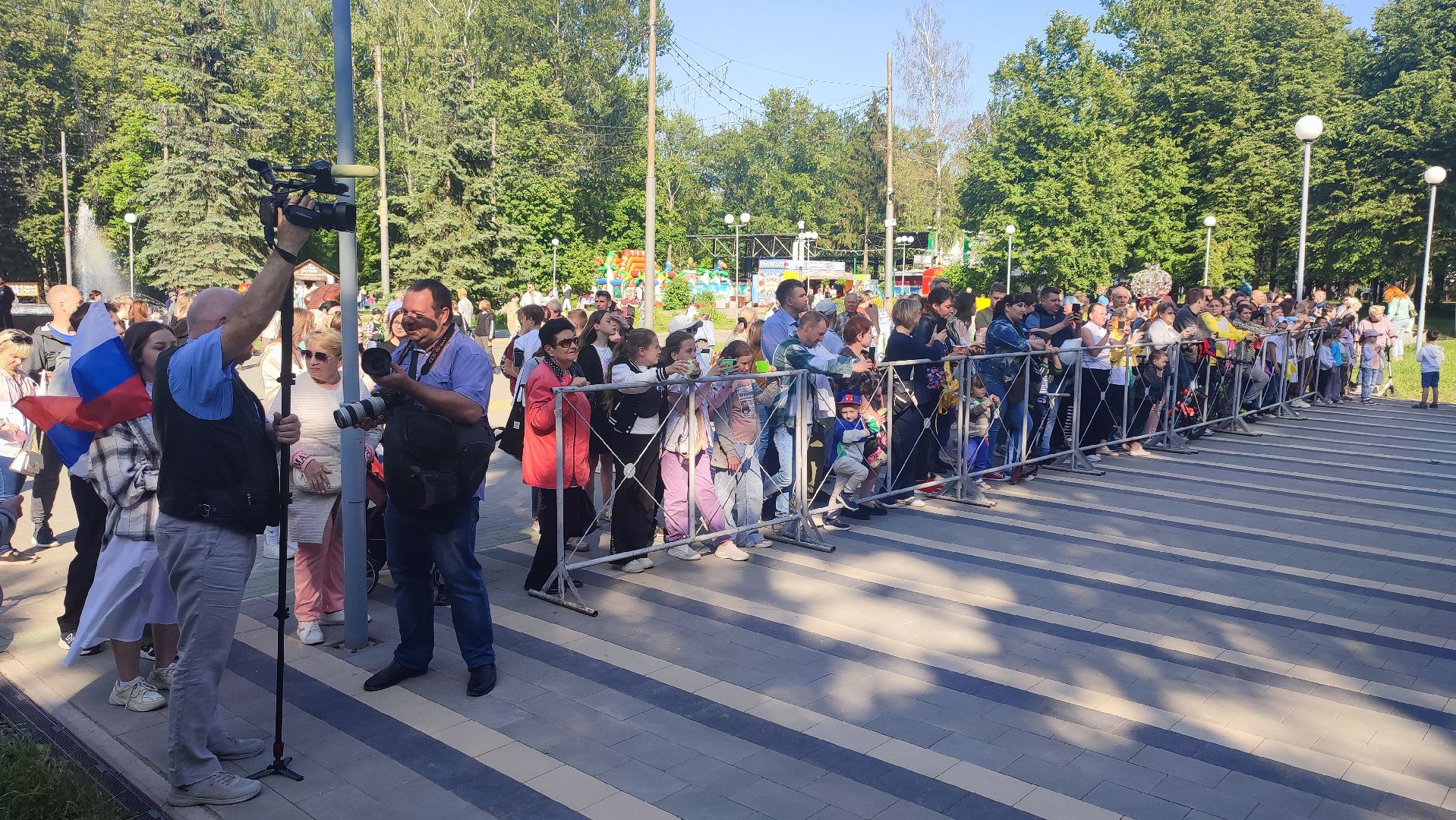 Кашира, парк, День России, флешмоб, волонётры