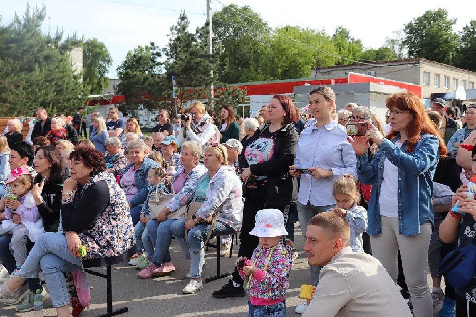 день россии, праздник, народные гулянья, парк, дети, мотоциклы, ретроавтомобили, самокаты,