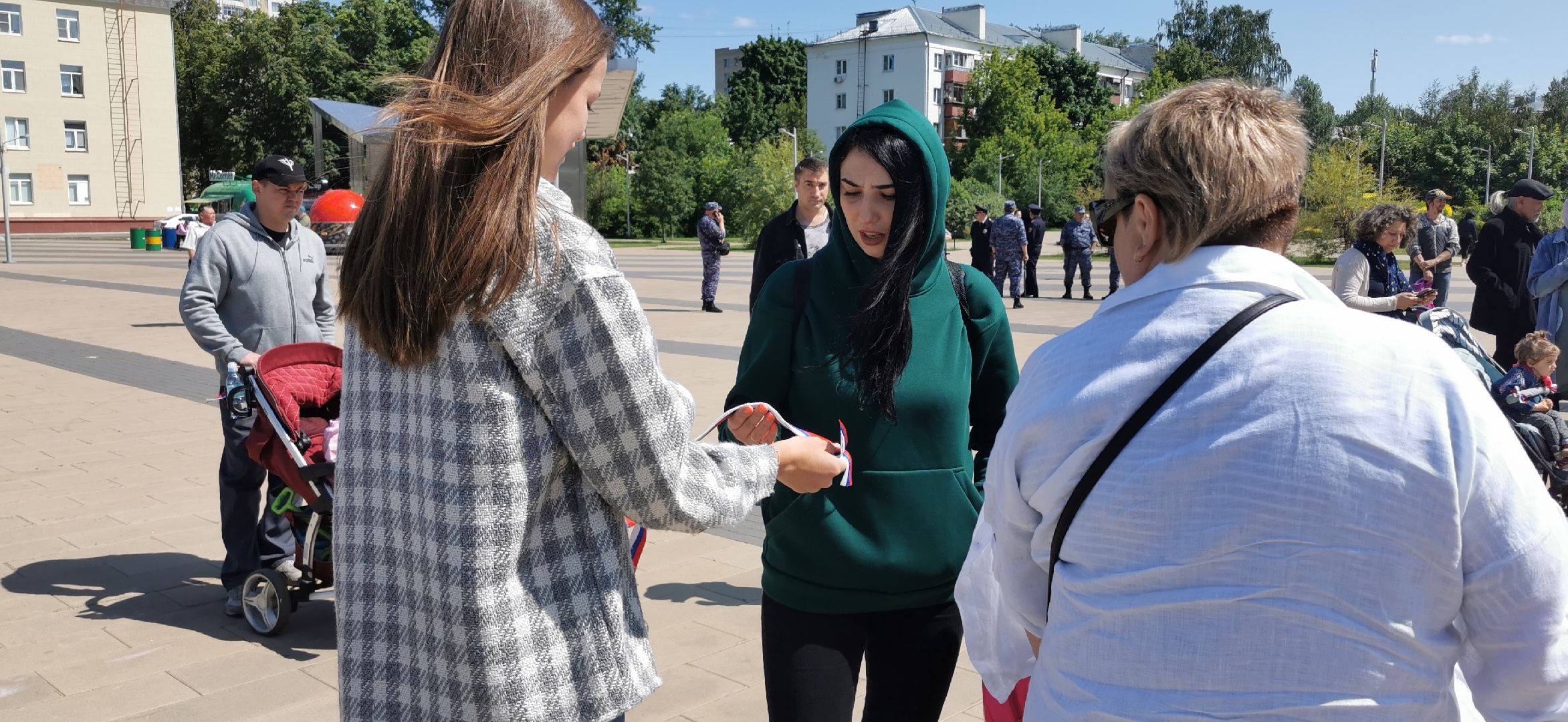 день россии, волонтёры,