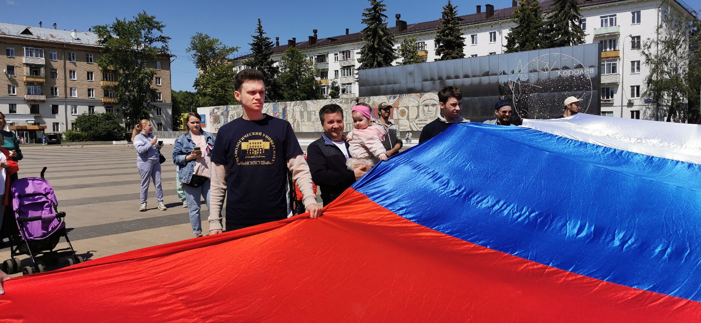 день россии, волонтёры, триколор,