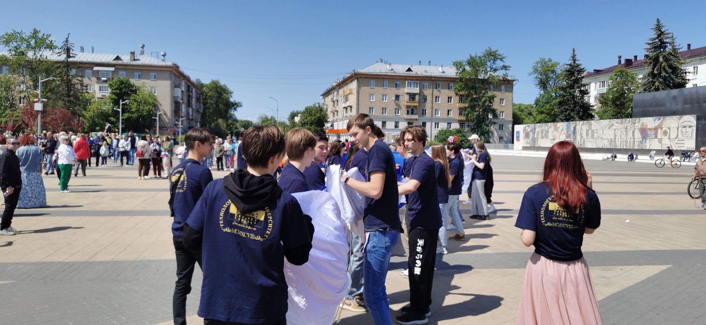 день россии, волонтёры, триколор,