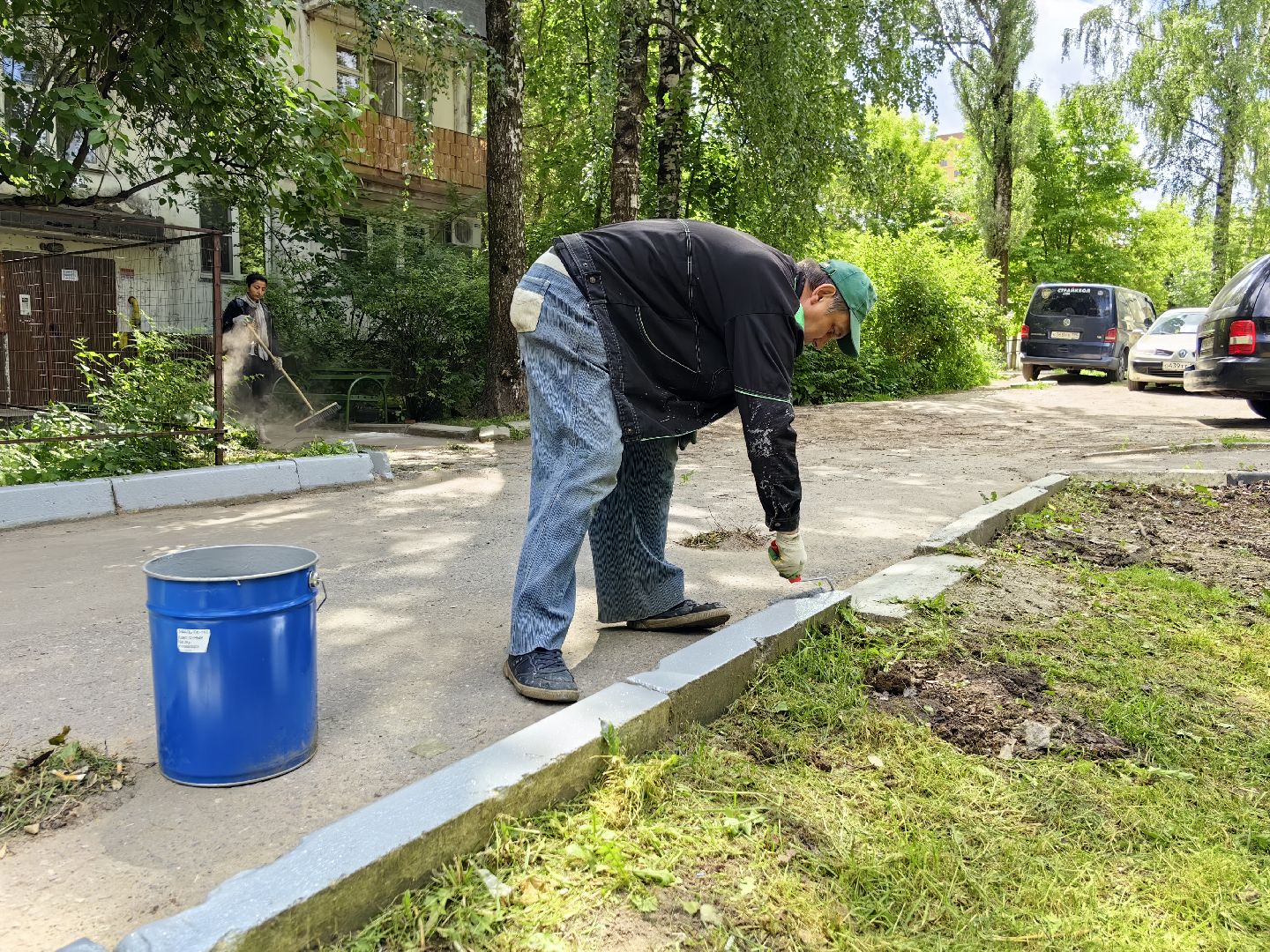 Бордюр, покраска, благоустройство