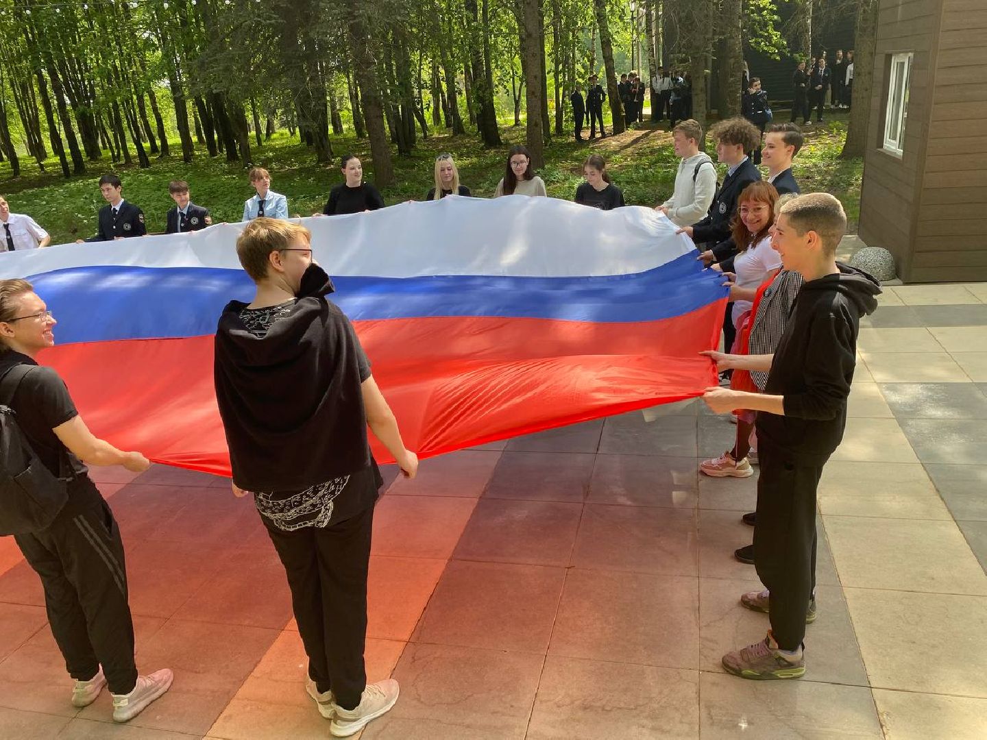 Наро-Фоминск, молодёжь Подмосковья, флешмоб, горжусь Россией, День России, триколор, Всероссийская акция