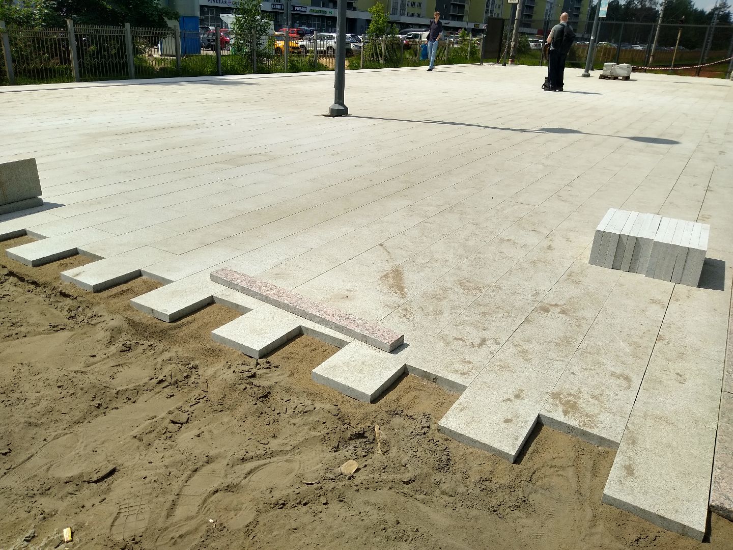 Раменское, транспорт, реконструкция платформы Фабричная, укладка плиточного покрытия