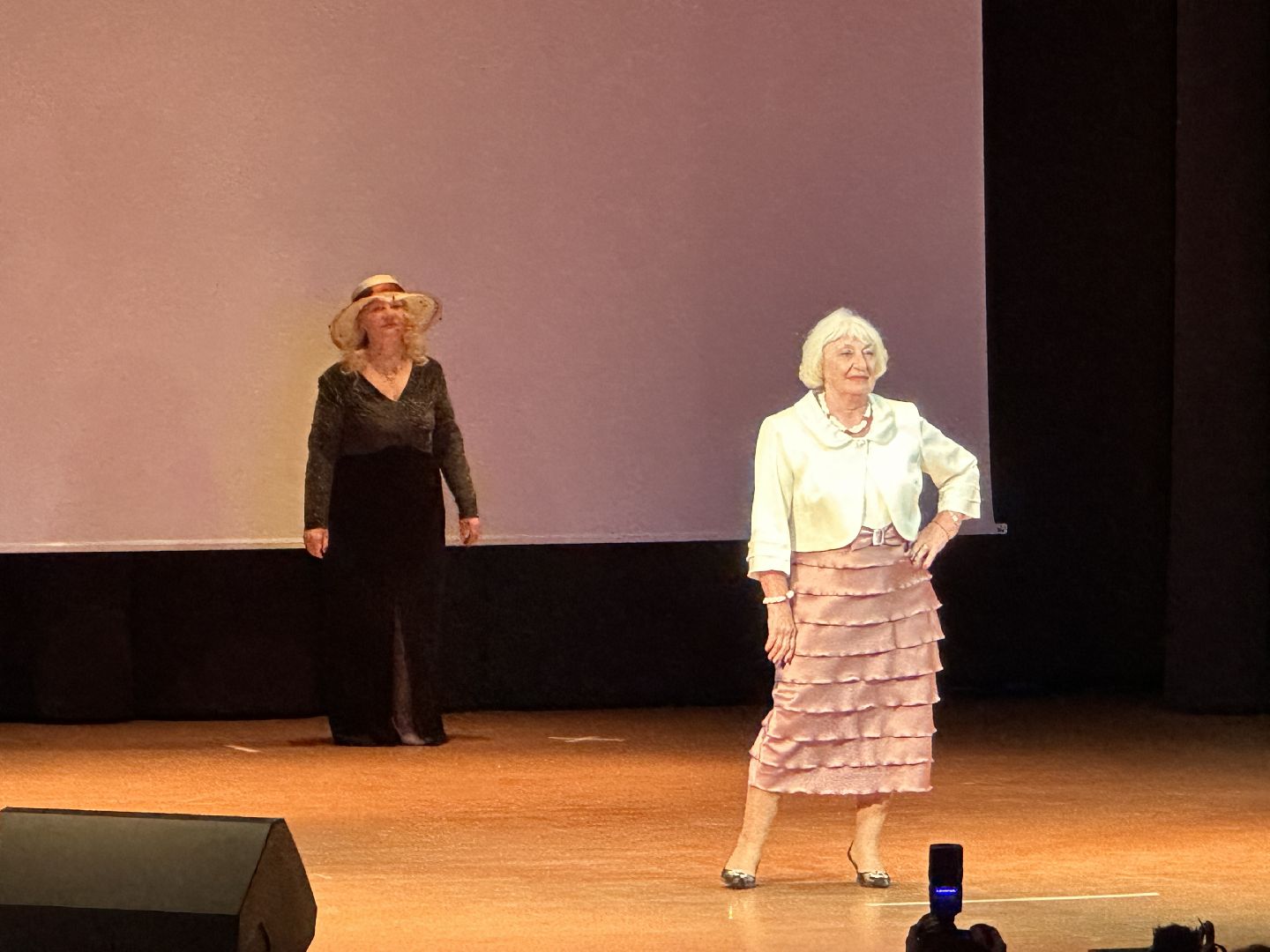 Одинцово, Модный возраст, Активное долголетие, мода, показ мод, модный показ, модели, манекенщицы, 50, элегантный возраст, одежда, подиум, княгиня Голицина