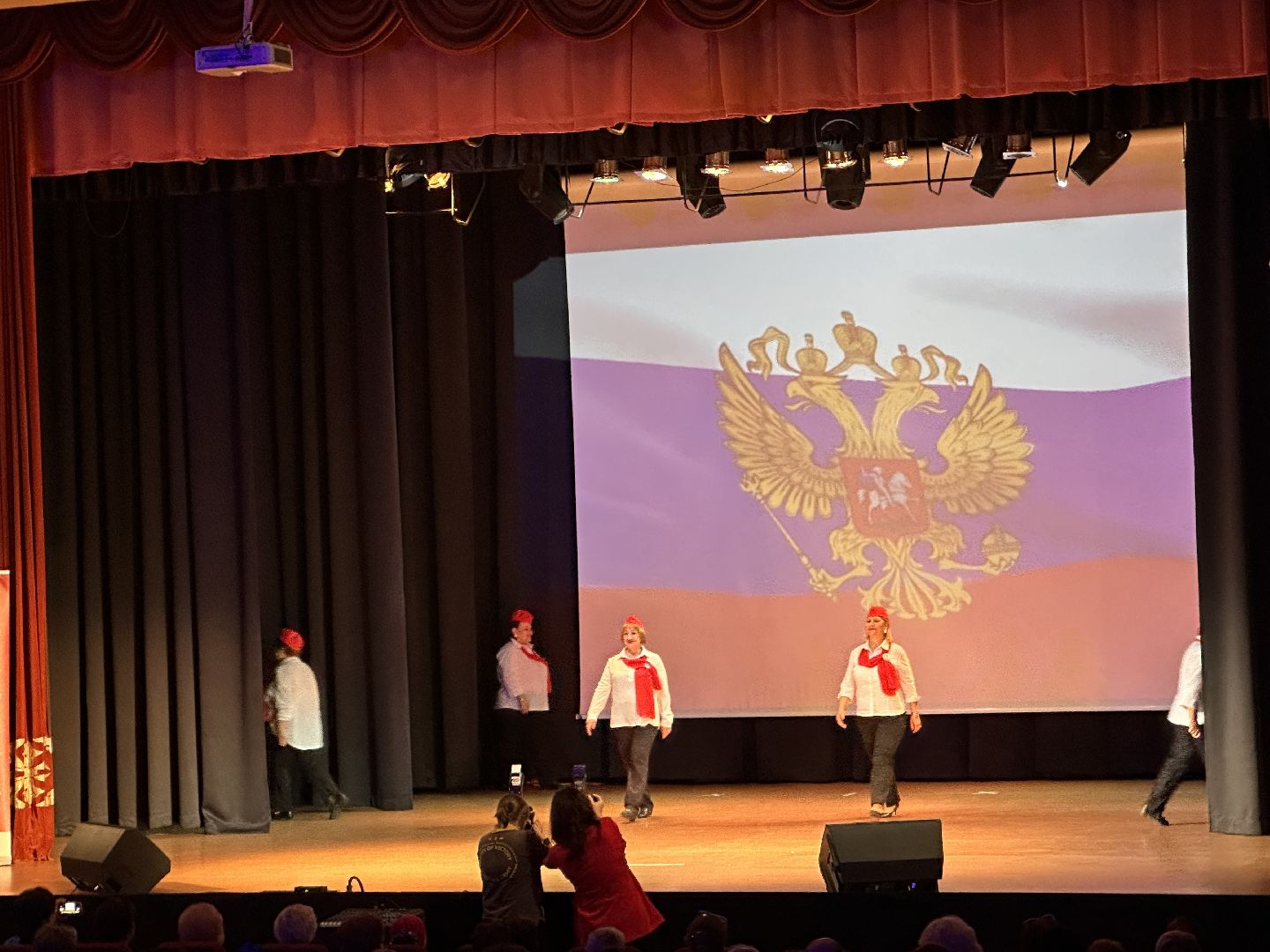 Одинцово, Модный возраст, Активное долголетие, мода, показ мод, модный показ, модели, манекенщицы, 50, элегантный возраст, одежда, подиум, княгиня Голицина