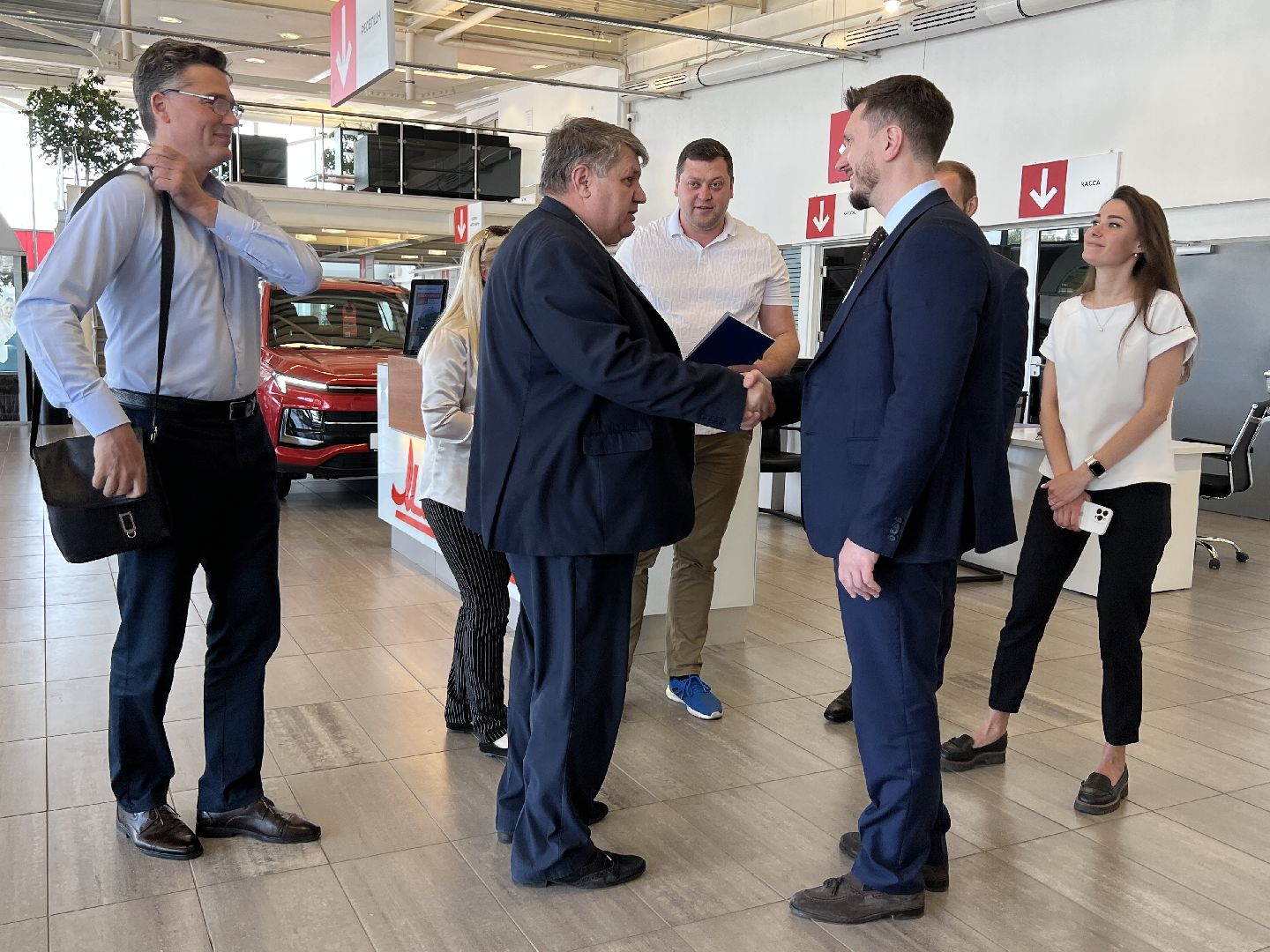 Химки, автомобиль, Москвич, автосалон, экономика