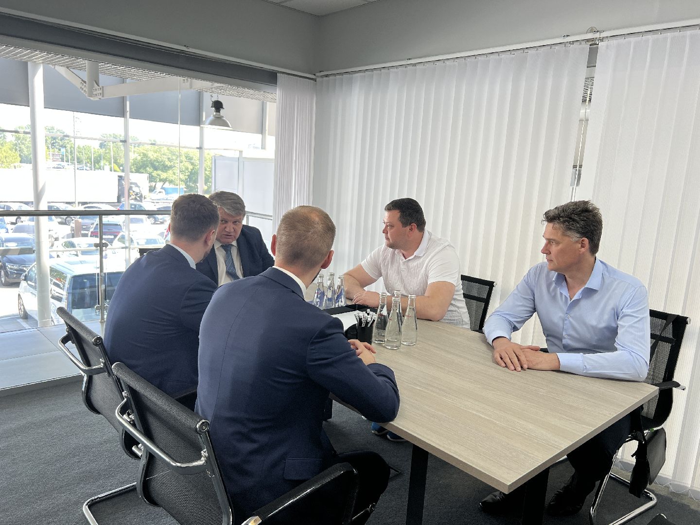 Химки, автомобиль, Москвич, автосалон, экономика